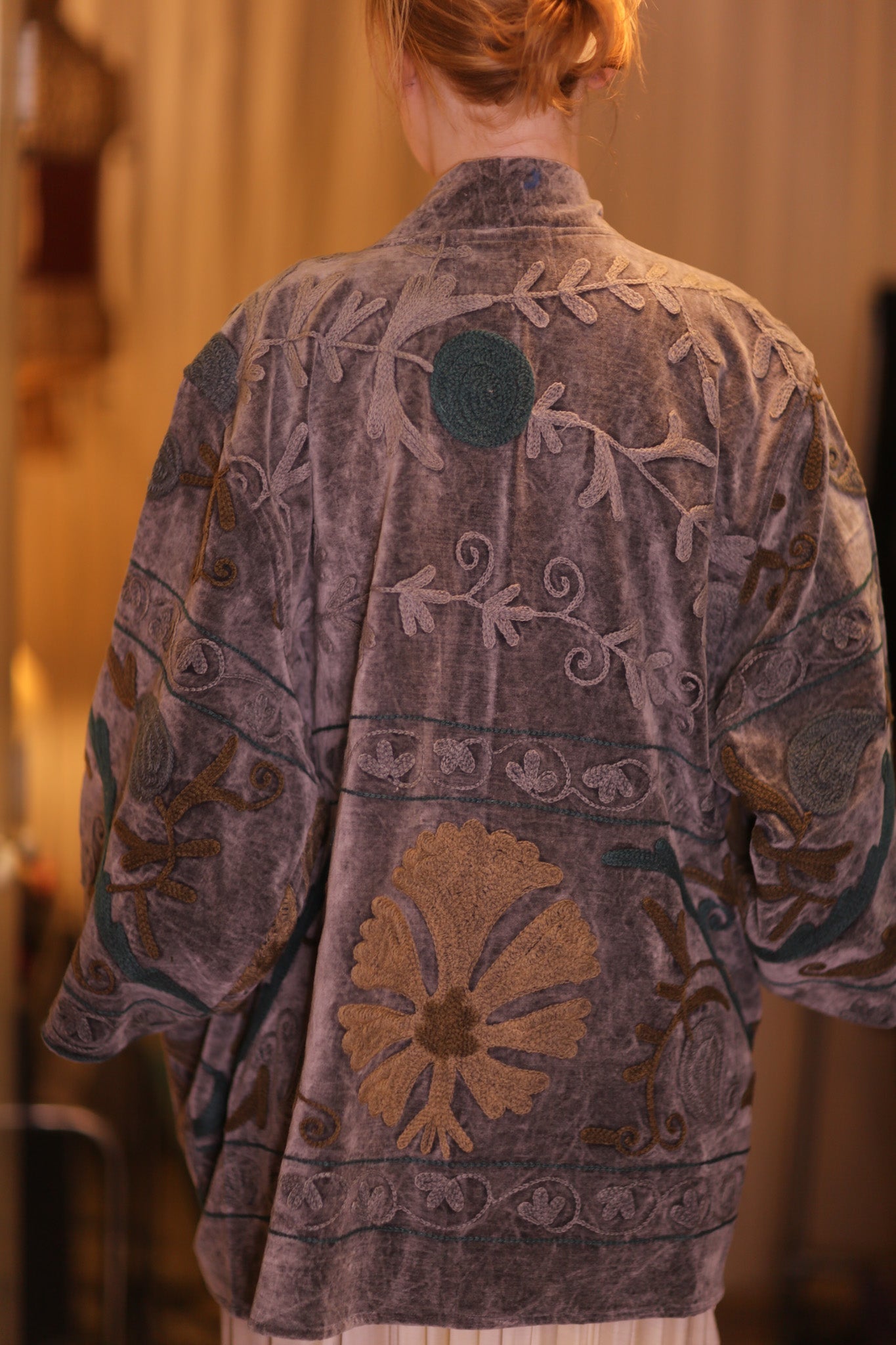 EMBROIDERED VELVET SHORT KIMONO MONTY GUGU - MOMO STUDIO BERLIN - Berlin Concept Store - sustainable & ethical fashion