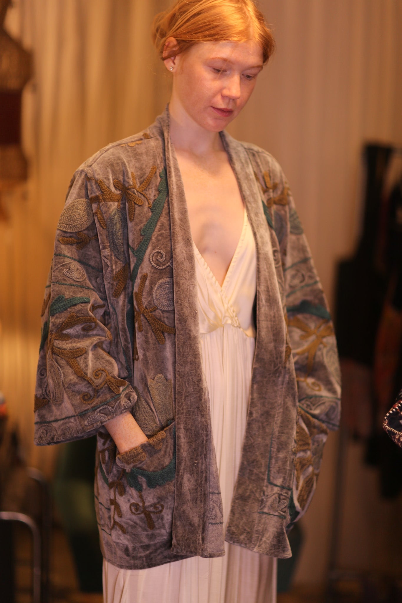 EMBROIDERED VELVET SHORT KIMONO MONTY GUGU - MOMO STUDIO BERLIN - Berlin Concept Store - sustainable & ethical fashion