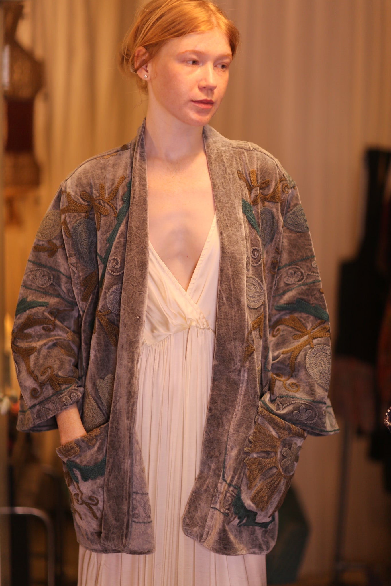 EMBROIDERED VELVET SHORT KIMONO MONTY GUGU - MOMO STUDIO BERLIN - Berlin Concept Store - sustainable & ethical fashion