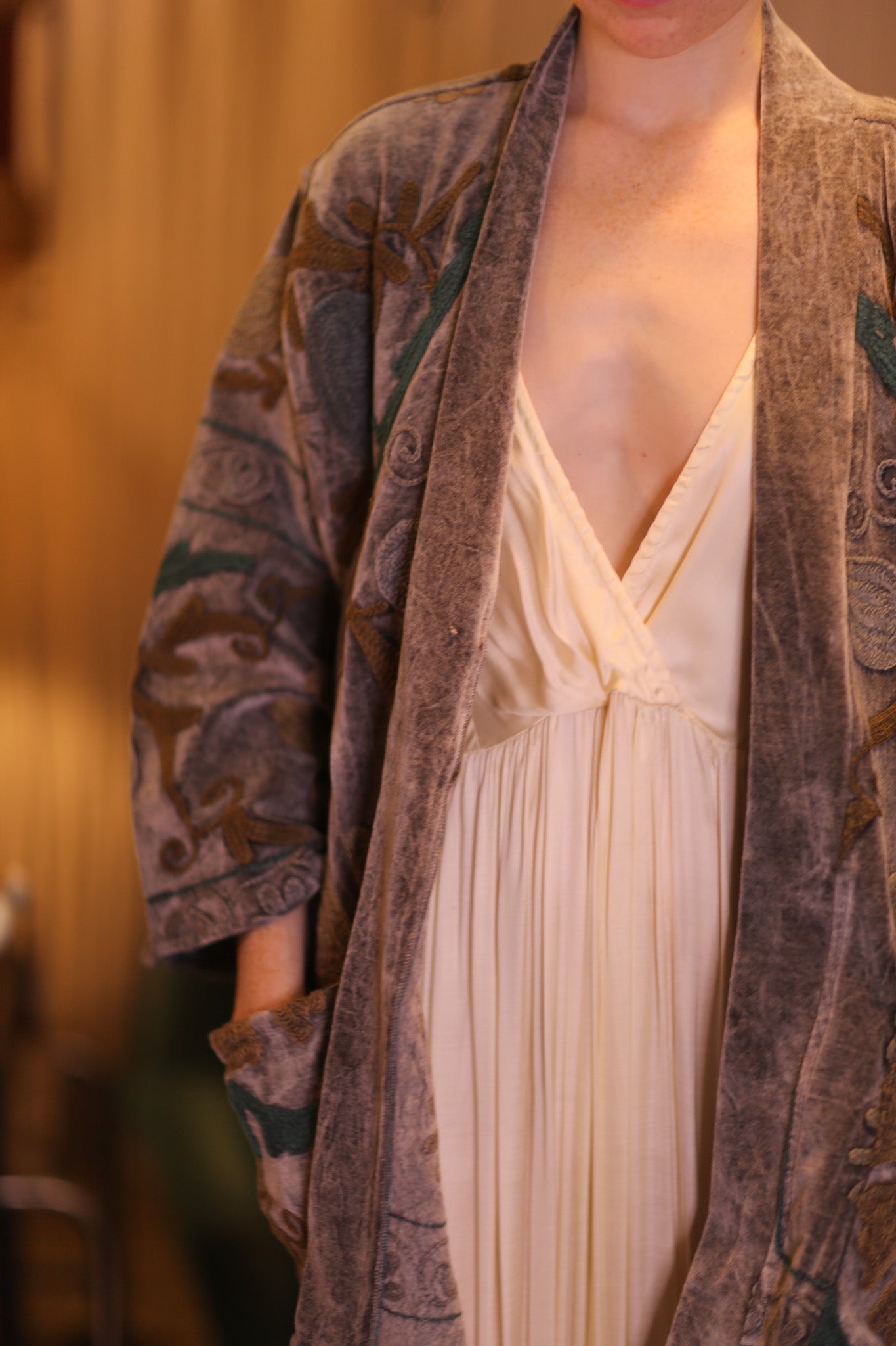 EMBROIDERED VELVET SHORT KIMONO MONTY GUGU - MOMO STUDIO BERLIN - Berlin Concept Store - sustainable & ethical fashion