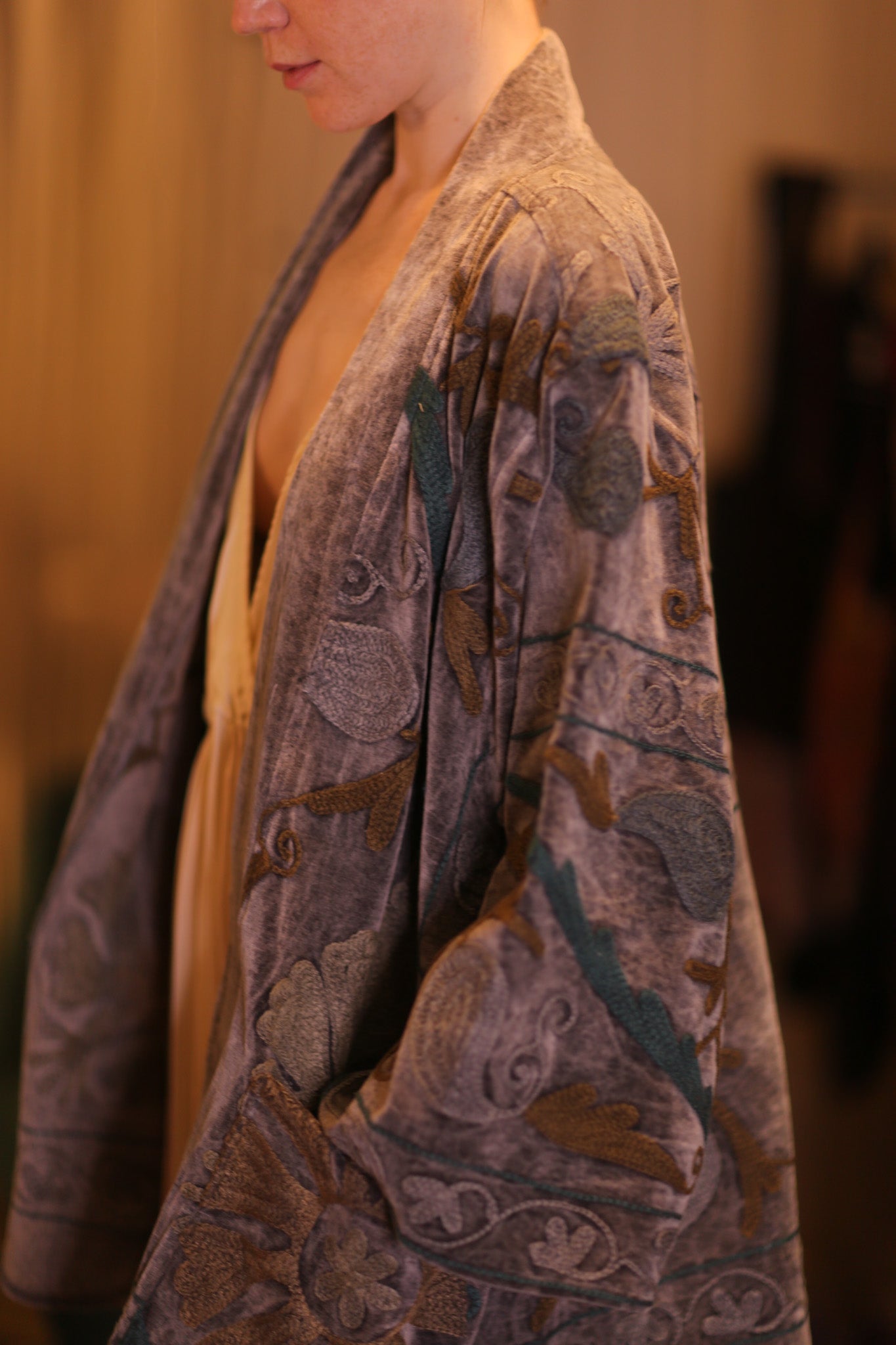 EMBROIDERED VELVET SHORT KIMONO MONTY GUGU - MOMO STUDIO BERLIN - Berlin Concept Store - sustainable & ethical fashion