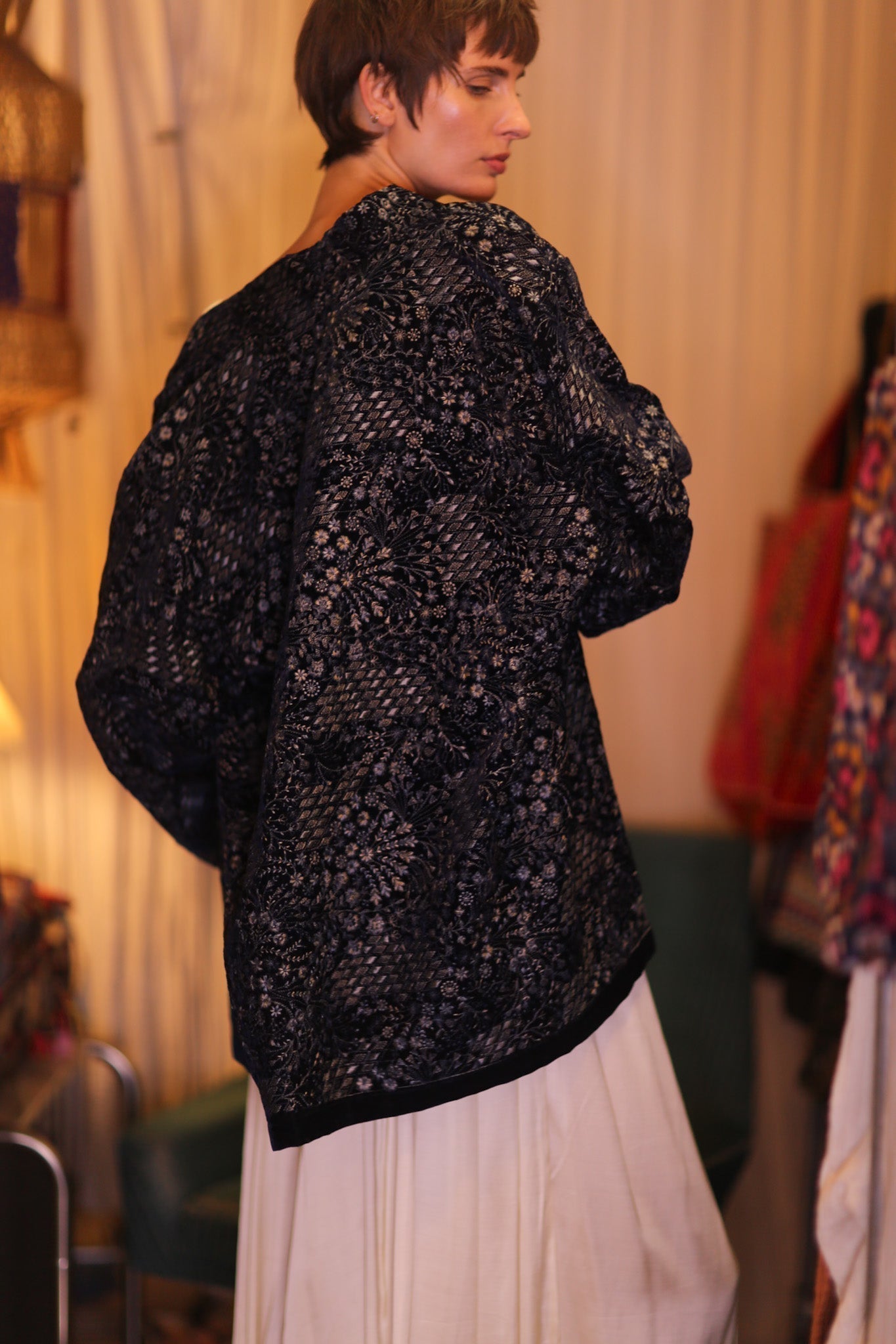 EMBROIDERED VELVET SHORT KIMONO NYSSA - MOMO STUDIO BERLIN - Berlin Concept Store - sustainable & ethical fashion