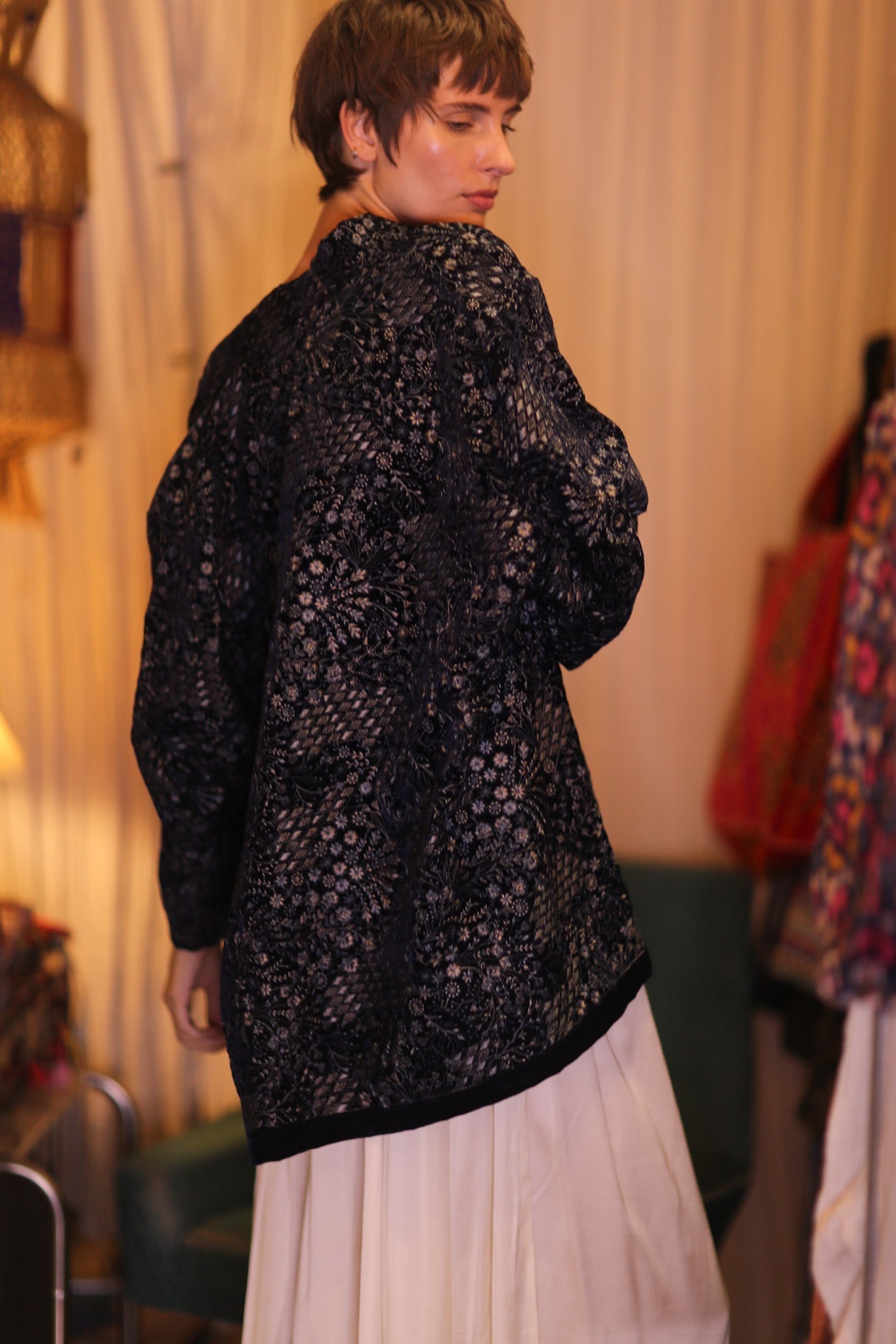 EMBROIDERED VELVET SHORT KIMONO NYSSA - MOMO STUDIO BERLIN - Berlin Concept Store - sustainable & ethical fashion
