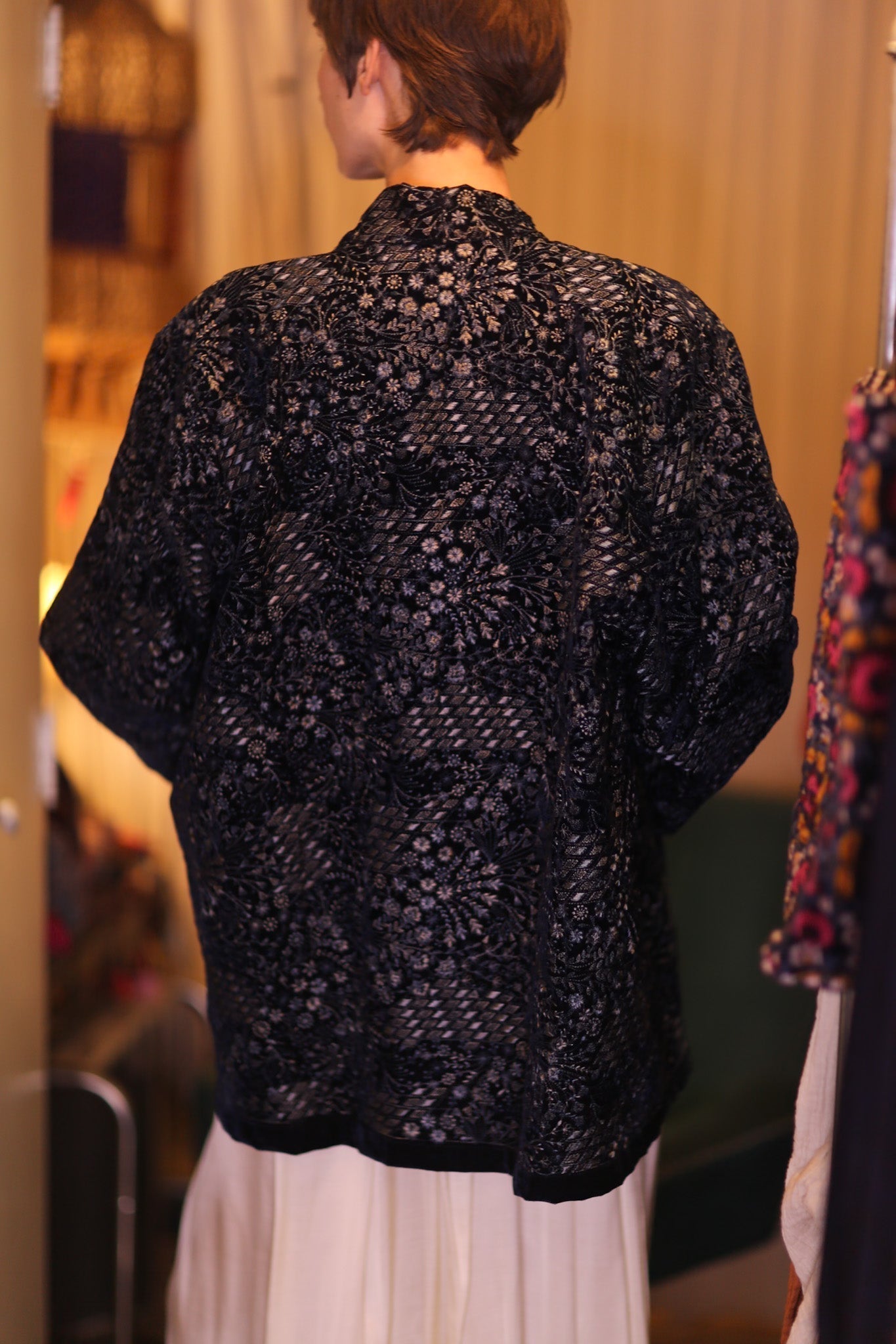 EMBROIDERED VELVET SHORT KIMONO NYSSA - MOMO STUDIO BERLIN - Berlin Concept Store - sustainable & ethical fashion