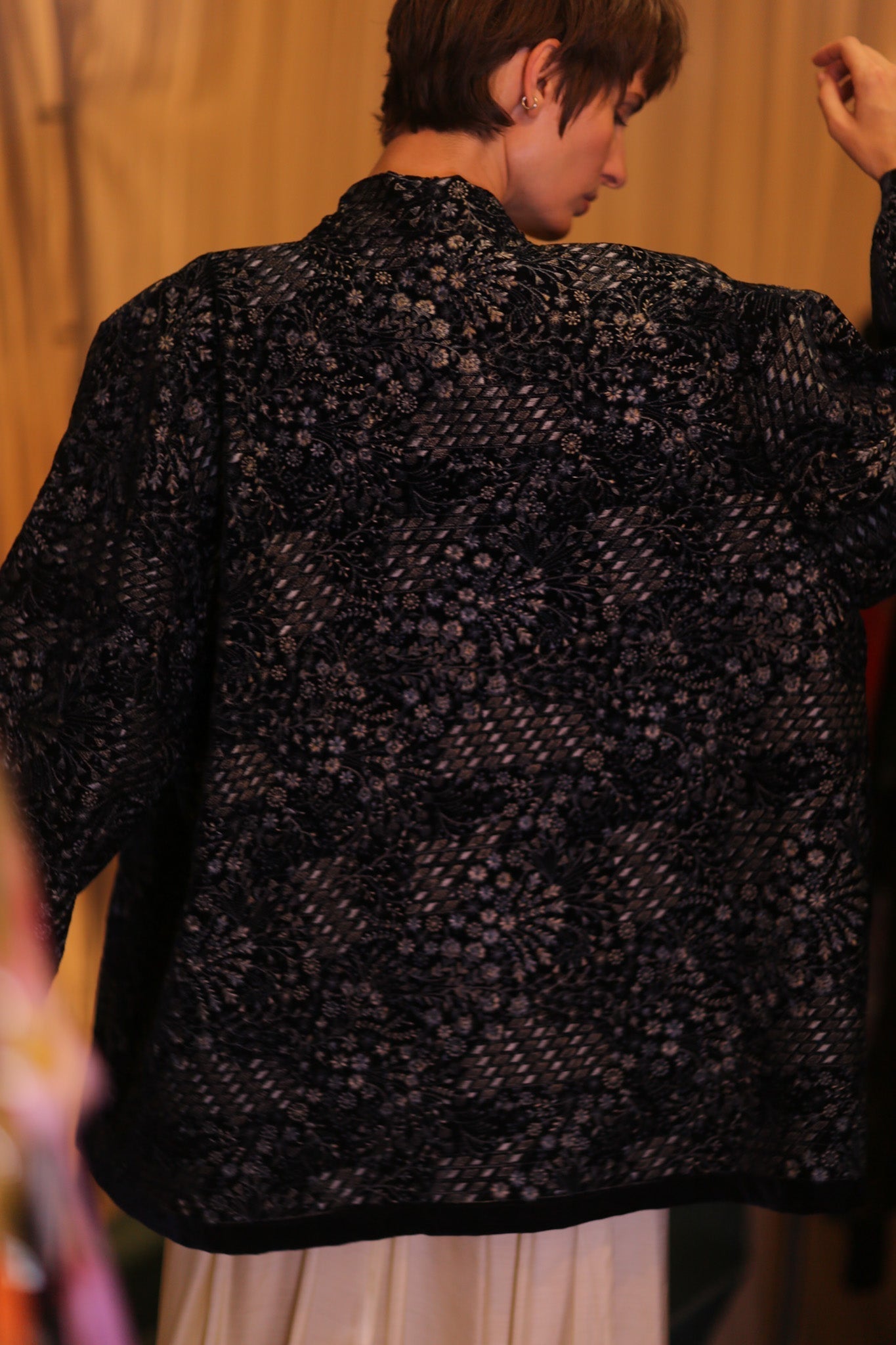 EMBROIDERED VELVET SHORT KIMONO NYSSA - MOMO STUDIO BERLIN - Berlin Concept Store - sustainable & ethical fashion