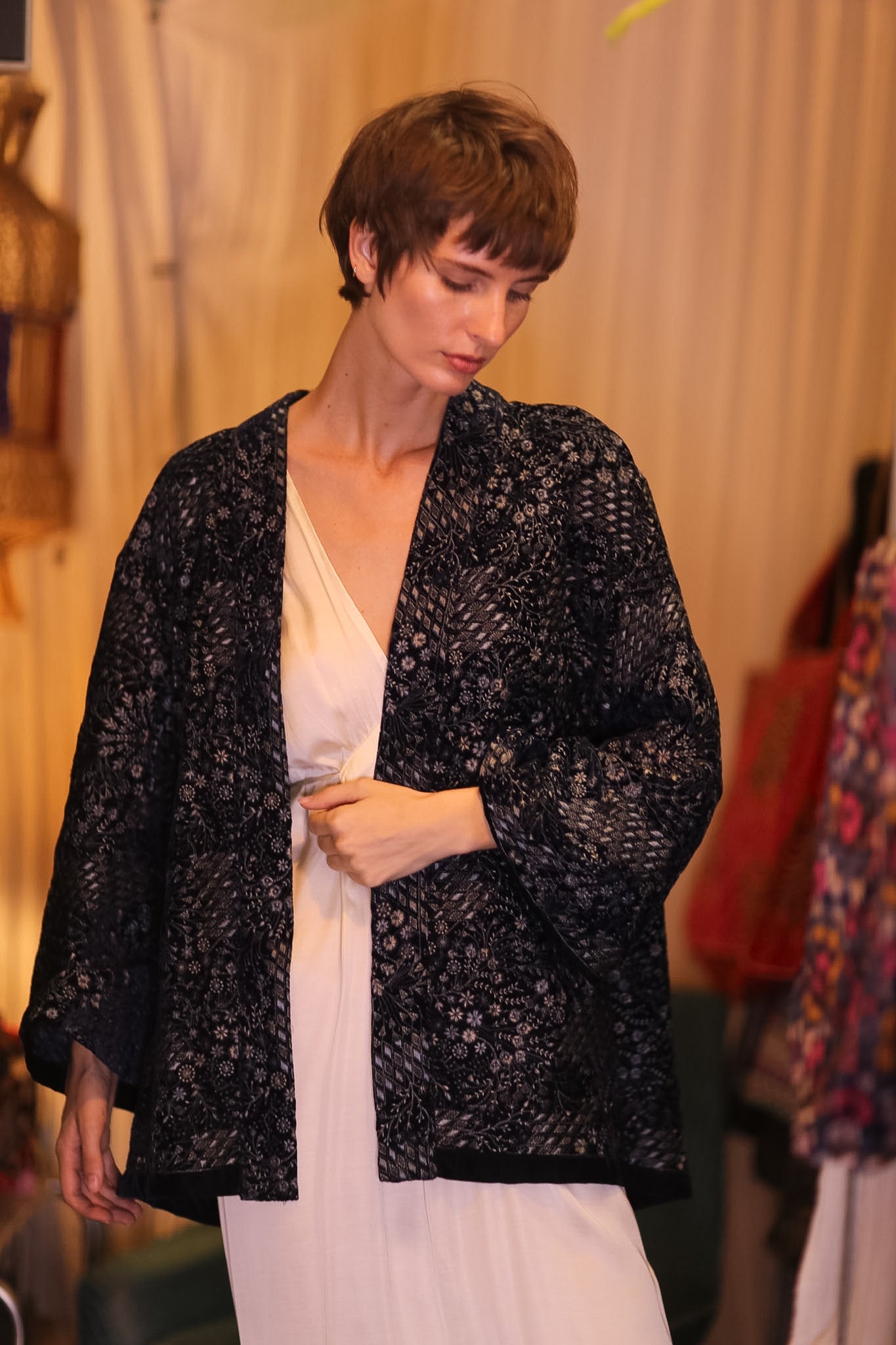 EMBROIDERED VELVET SHORT KIMONO NYSSA - MOMO STUDIO BERLIN - Berlin Concept Store - sustainable & ethical fashion