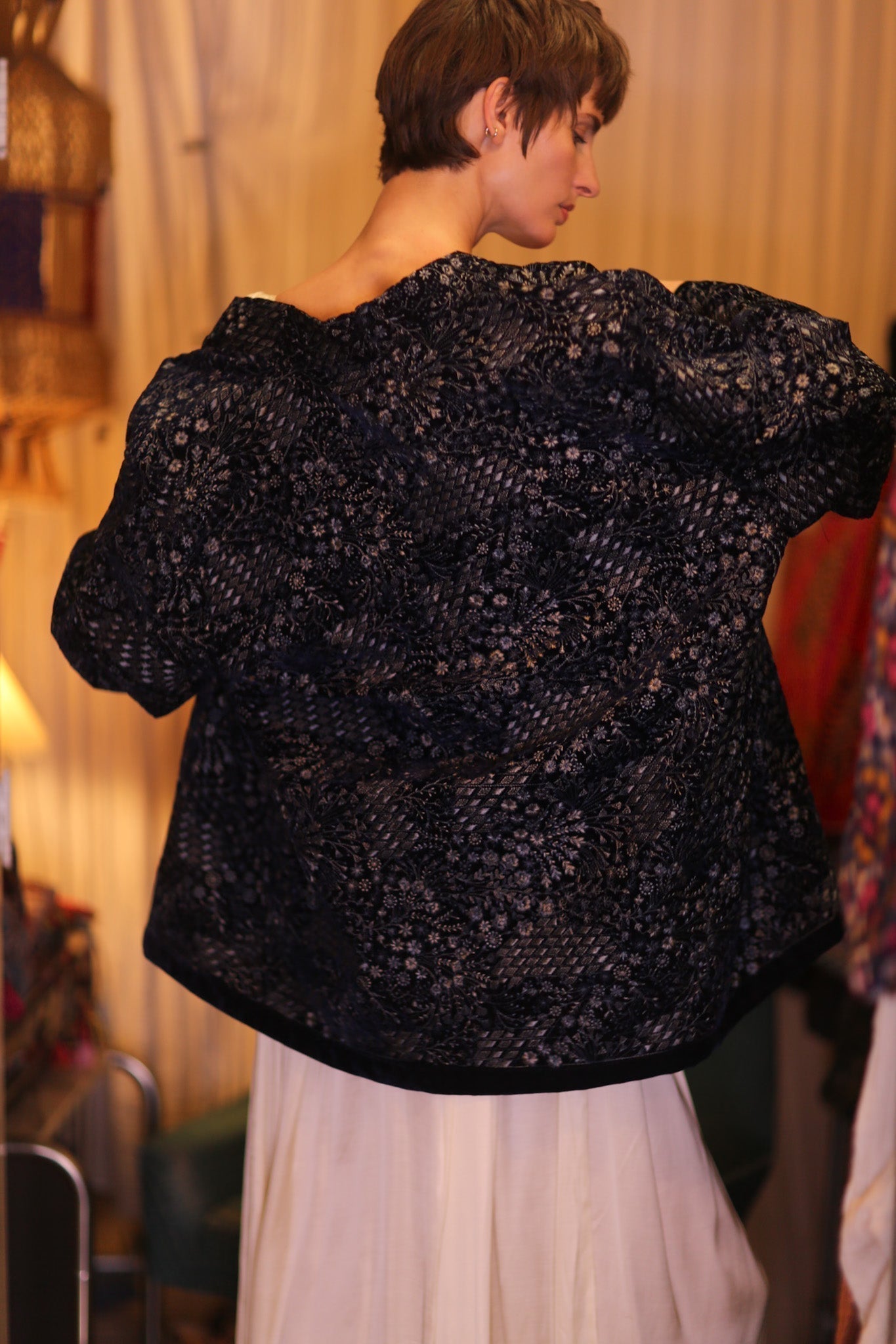 EMBROIDERED VELVET SHORT KIMONO NYSSA - MOMO STUDIO BERLIN - Berlin Concept Store - sustainable & ethical fashion