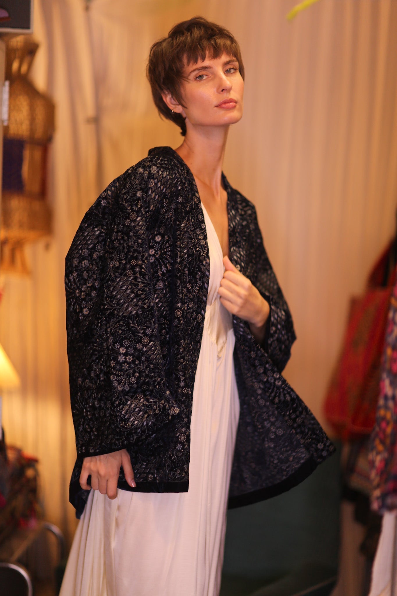 EMBROIDERED VELVET SHORT KIMONO NYSSA - MOMO STUDIO BERLIN - Berlin Concept Store - sustainable & ethical fashion