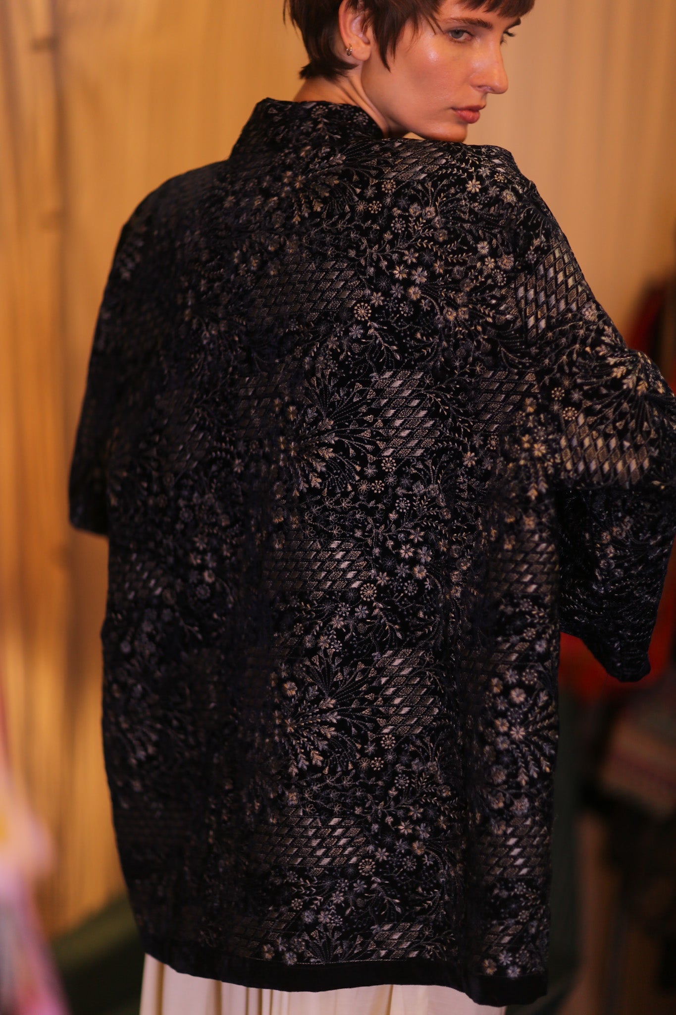 EMBROIDERED VELVET SHORT KIMONO NYSSA - MOMO STUDIO BERLIN - Berlin Concept Store - sustainable & ethical fashion