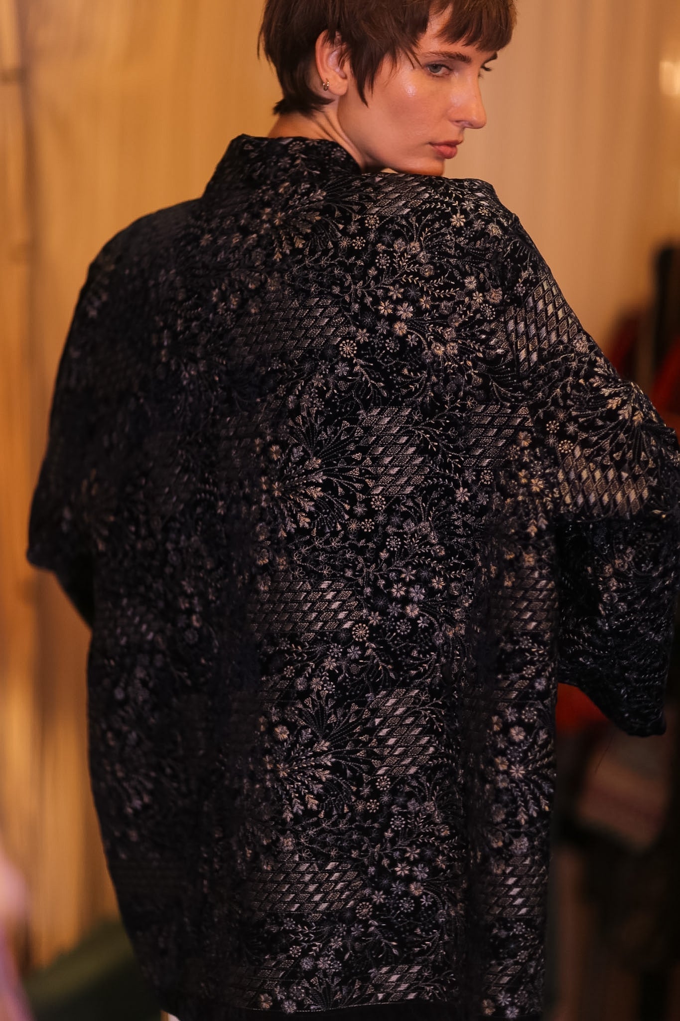 EMBROIDERED VELVET SHORT KIMONO NYSSA - MOMO STUDIO BERLIN - Berlin Concept Store - sustainable & ethical fashion