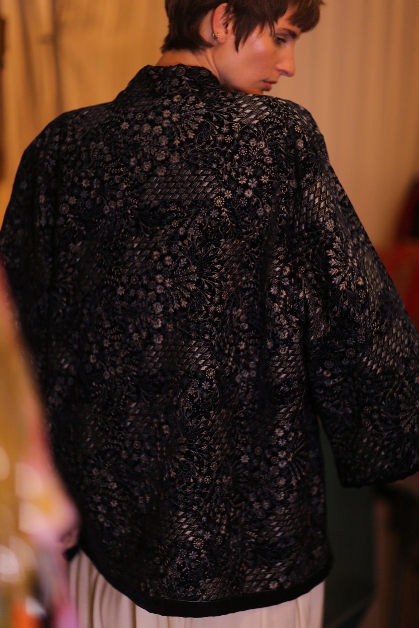 EMBROIDERED VELVET SHORT KIMONO NYSSA - MOMO STUDIO BERLIN - Berlin Concept Store - sustainable & ethical fashion