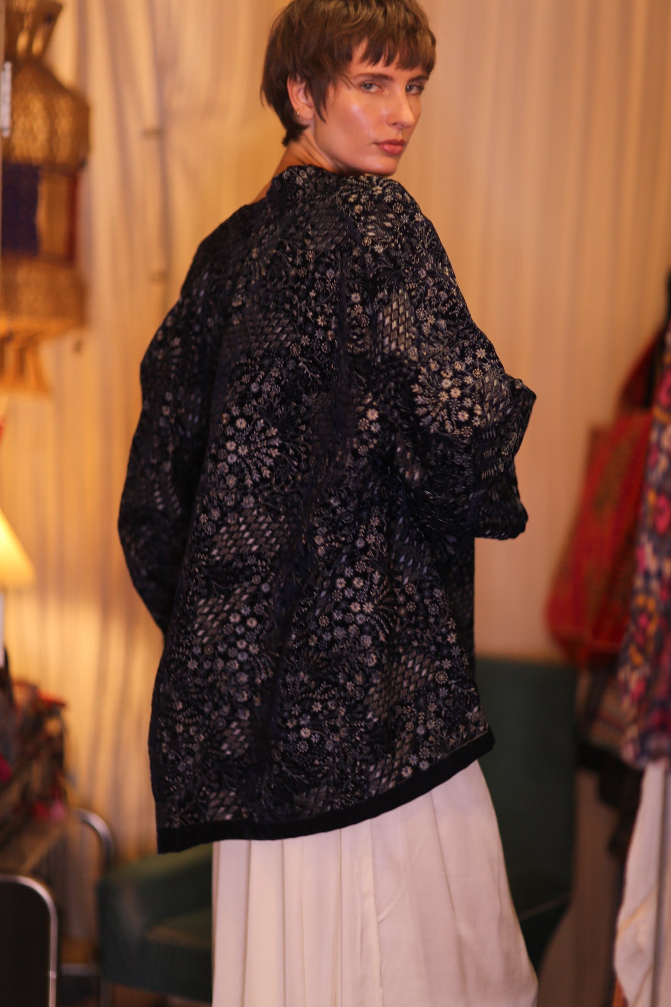 EMBROIDERED VELVET SHORT KIMONO NYSSA - MOMO STUDIO BERLIN - Berlin Concept Store - sustainable & ethical fashion