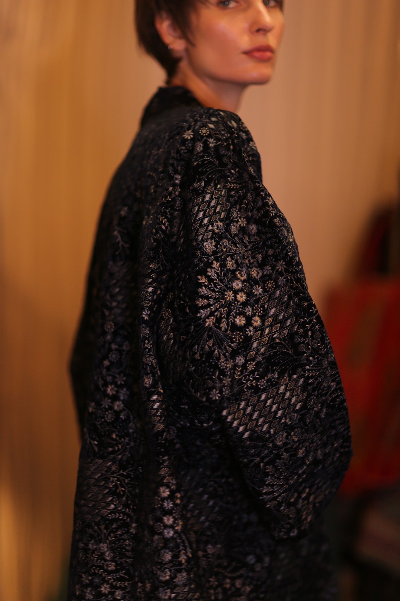 EMBROIDERED VELVET SHORT KIMONO NYSSA - MOMO STUDIO BERLIN - Berlin Concept Store - sustainable & ethical fashion