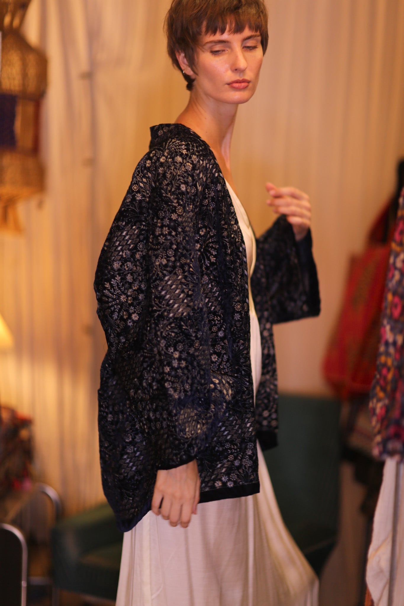 EMBROIDERED VELVET SHORT KIMONO NYSSA - MOMO STUDIO BERLIN - Berlin Concept Store - sustainable & ethical fashion