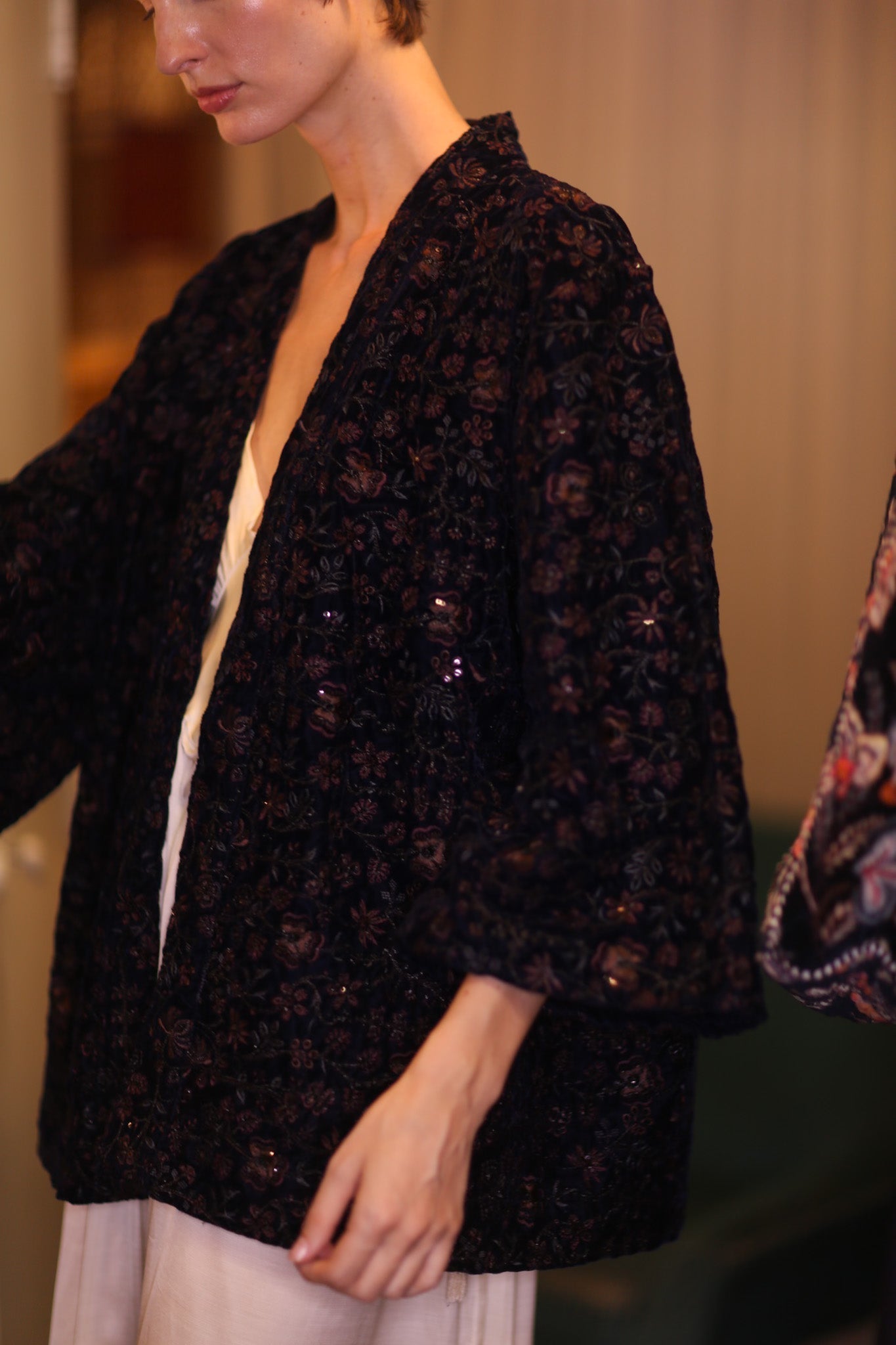 EMBROIDERED VELVET SHORT KIMONO QUINTU - MOMO STUDIO BERLIN - Berlin Concept Store - sustainable & ethical fashion