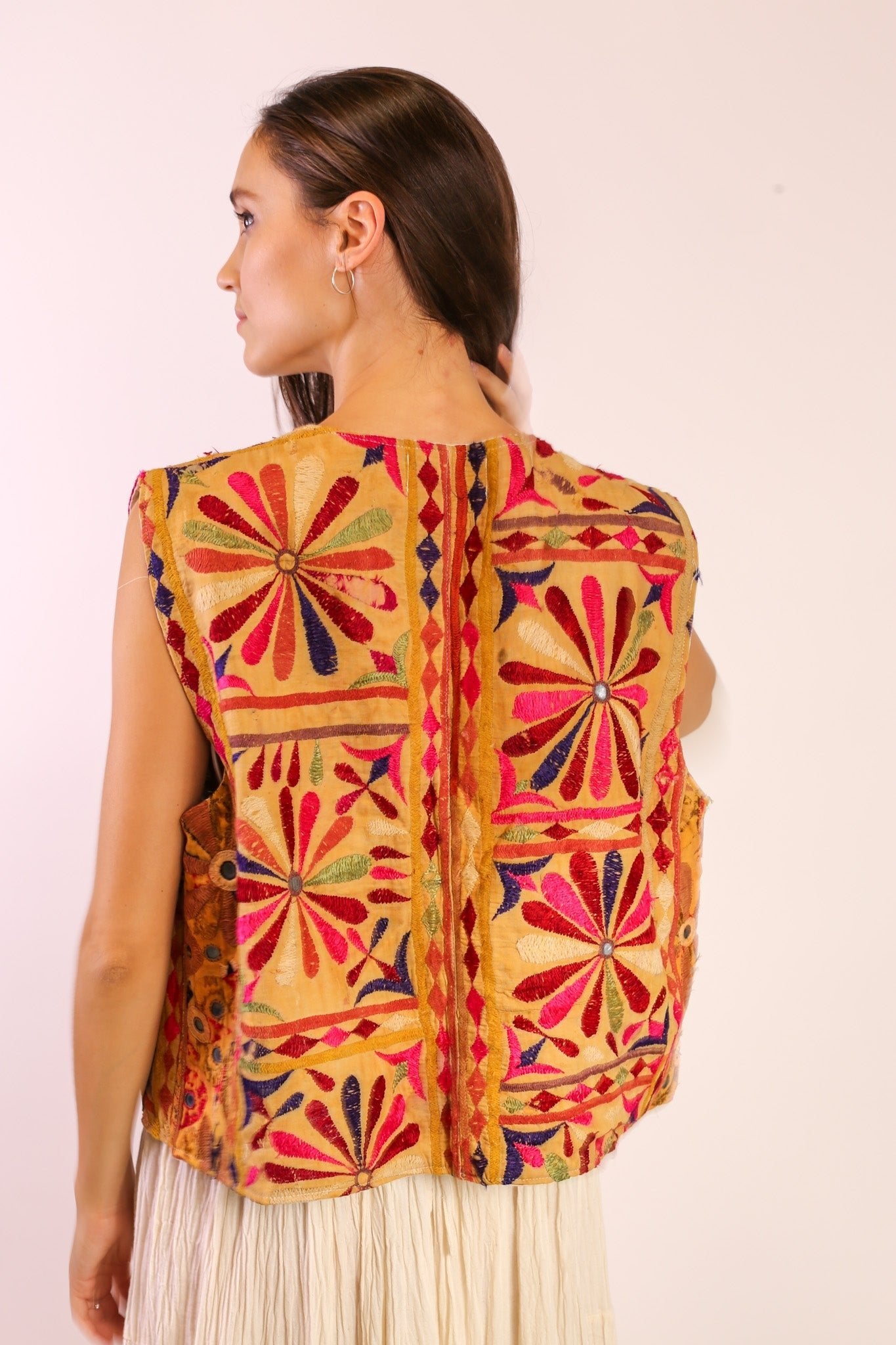 EMBROIDERED VEST INSA - MOMO STUDIO BERLIN - Berlin Concept Store - sustainable & ethical fashion