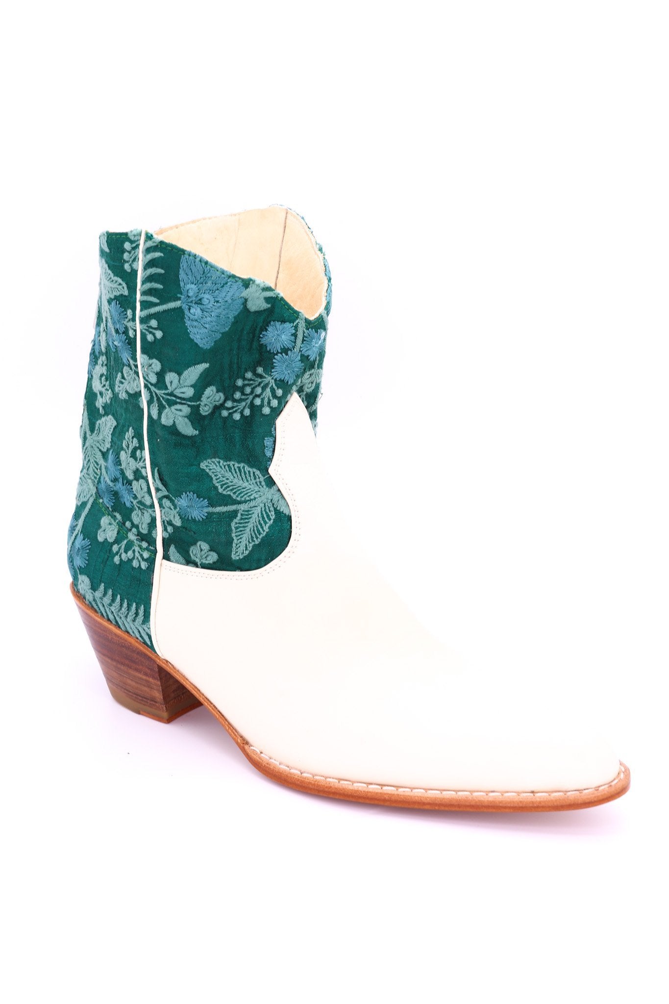 EMBROIDERED WESTERN BOOTIES PATRA - MOMO STUDIO BERLIN - Berlin Concept Store - sustainable & ethical fashion