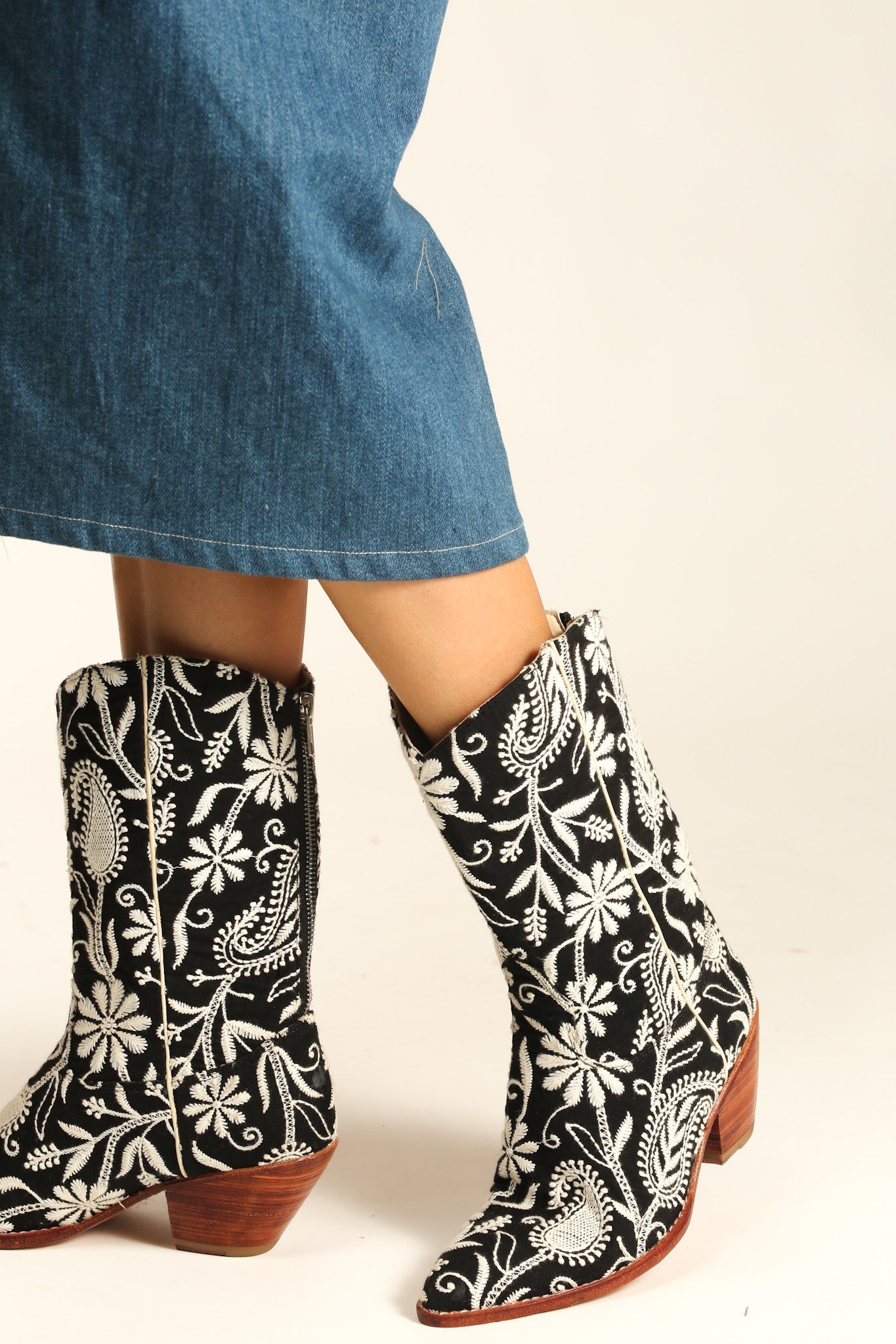 EMBROIDERED WESTERN BOOTS ELLEN - MOMO STUDIO BERLIN - Berlin Concept Store - sustainable & ethical fashion