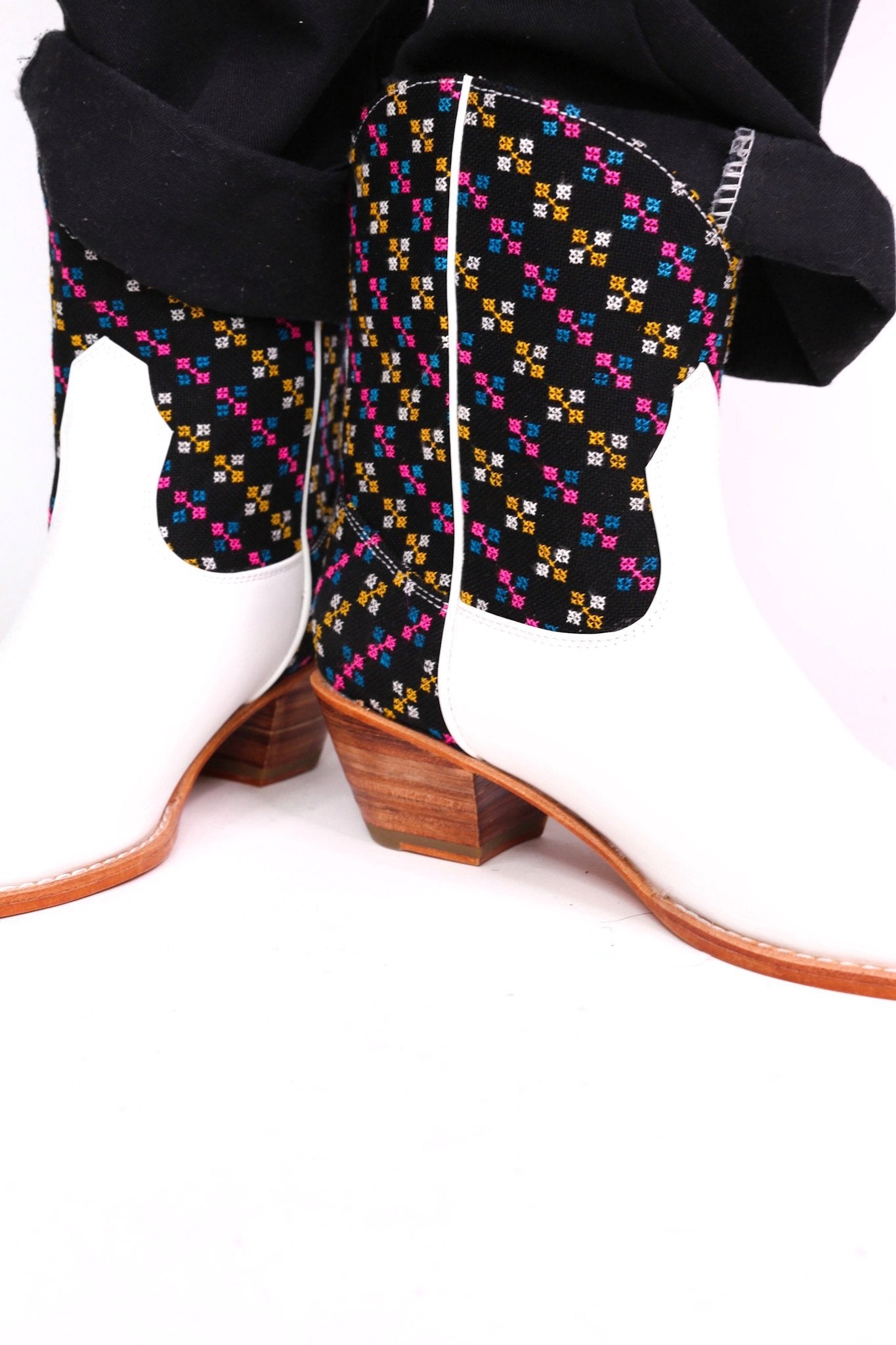 EMBROIDERED WESTERN BOOTS FRANIA - MOMO STUDIO BERLIN - Berlin Concept Store - sustainable & ethical fashion