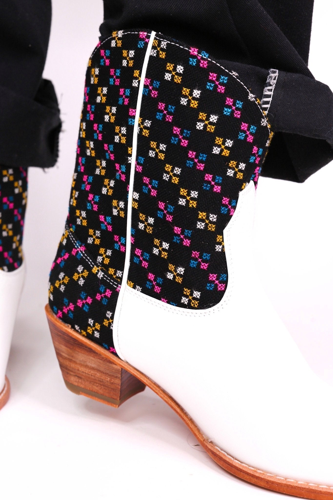 EMBROIDERED WESTERN BOOTS FRANIA - MOMO STUDIO BERLIN - Berlin Concept Store - sustainable & ethical fashion