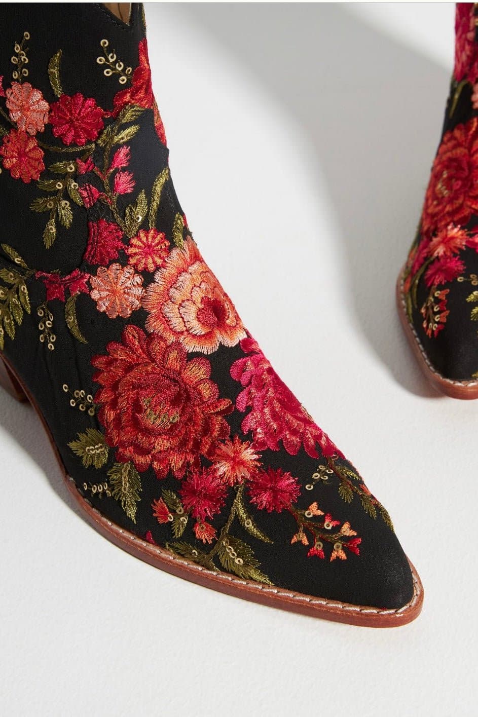 EMBROIDERED WESTERN BOOTS LEILA - MOMO STUDIO BERLIN - Berlin Concept Store - sustainable & ethical fashion