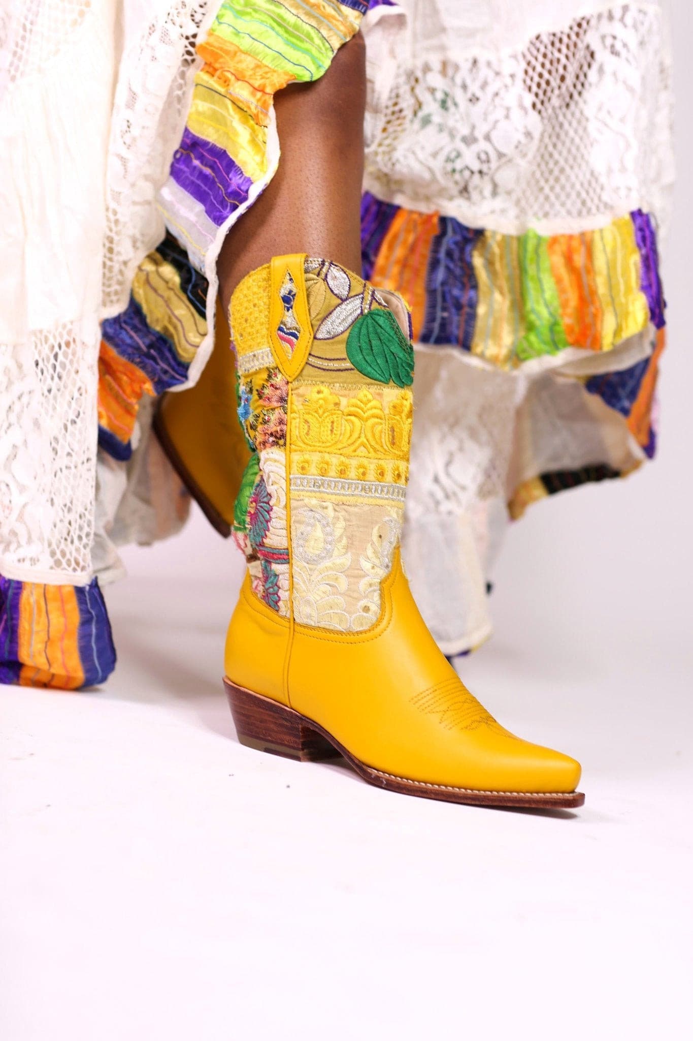 EMBROIDERED WESTERN BOOTS MARLA YELLOW - MOMO STUDIO BERLIN - Berlin Concept Store - sustainable & ethical fashion