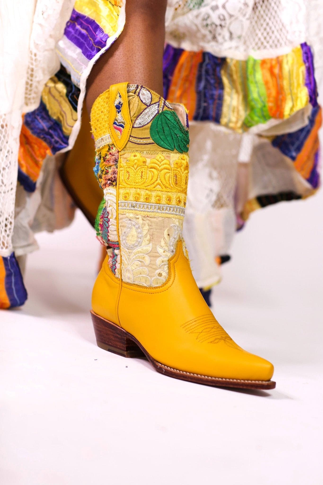 EMBROIDERED WESTERN BOOTS MARLA YELLOW - MOMO STUDIO BERLIN - Berlin Concept Store - sustainable & ethical fashion