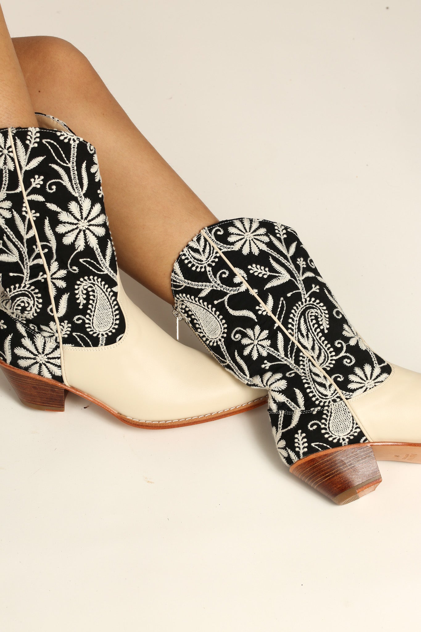 EMBROIDERED WESTERN BOOTS NICOLE - MOMO STUDIO BERLIN - Berlin Concept Store - sustainable & ethical fashion