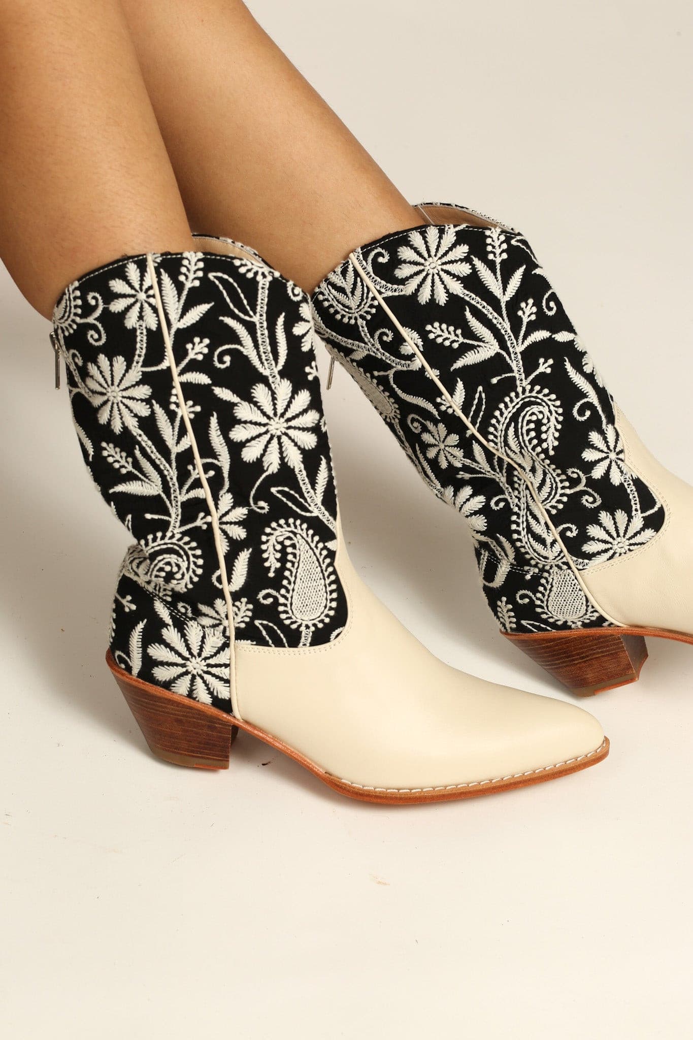 EMBROIDERED WESTERN BOOTS NICOLE - MOMO STUDIO BERLIN - Berlin Concept Store - sustainable & ethical fashion