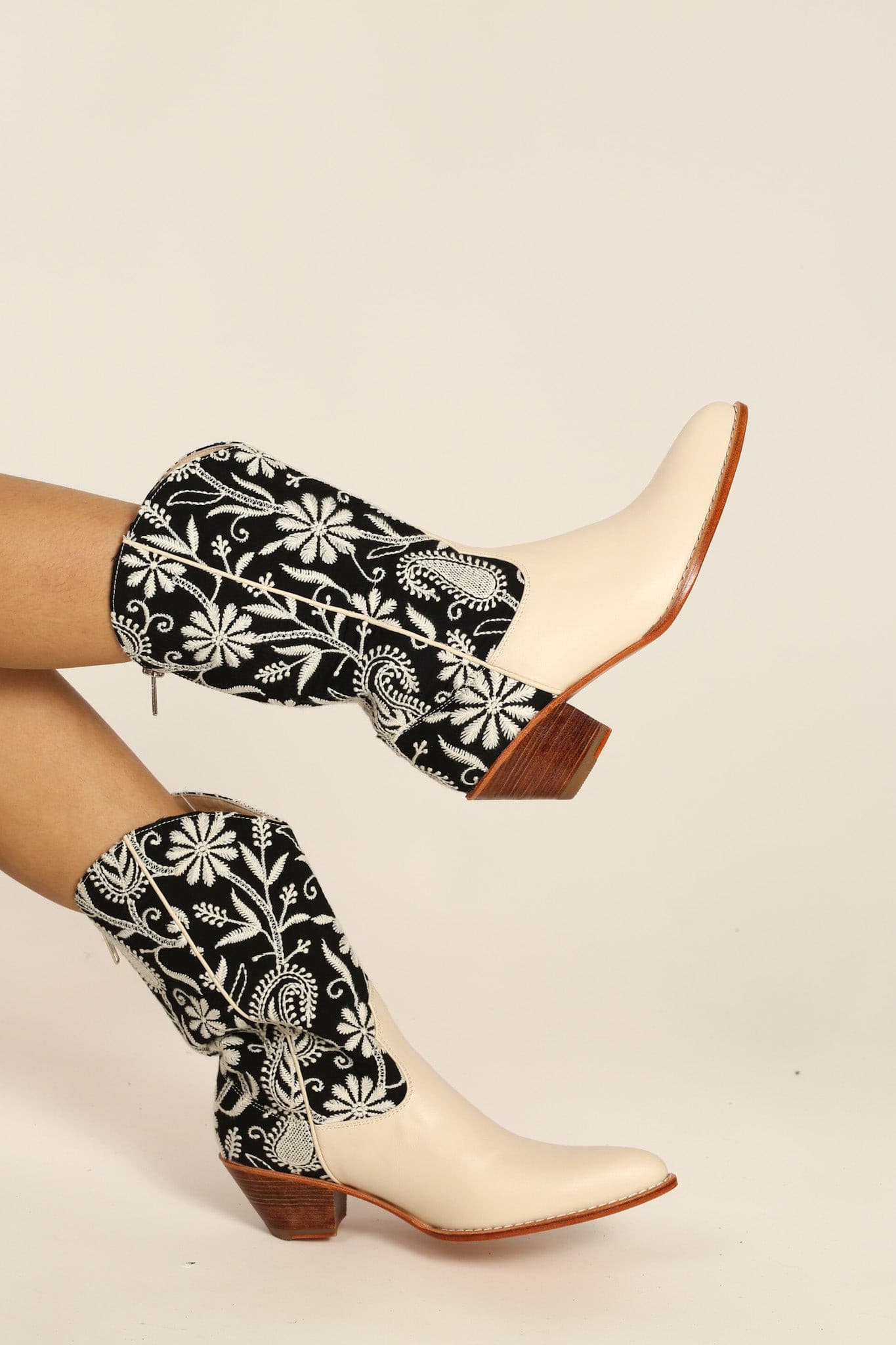 EMBROIDERED WESTERN BOOTS NICOLE - MOMO STUDIO BERLIN - Berlin Concept Store - sustainable & ethical fashion