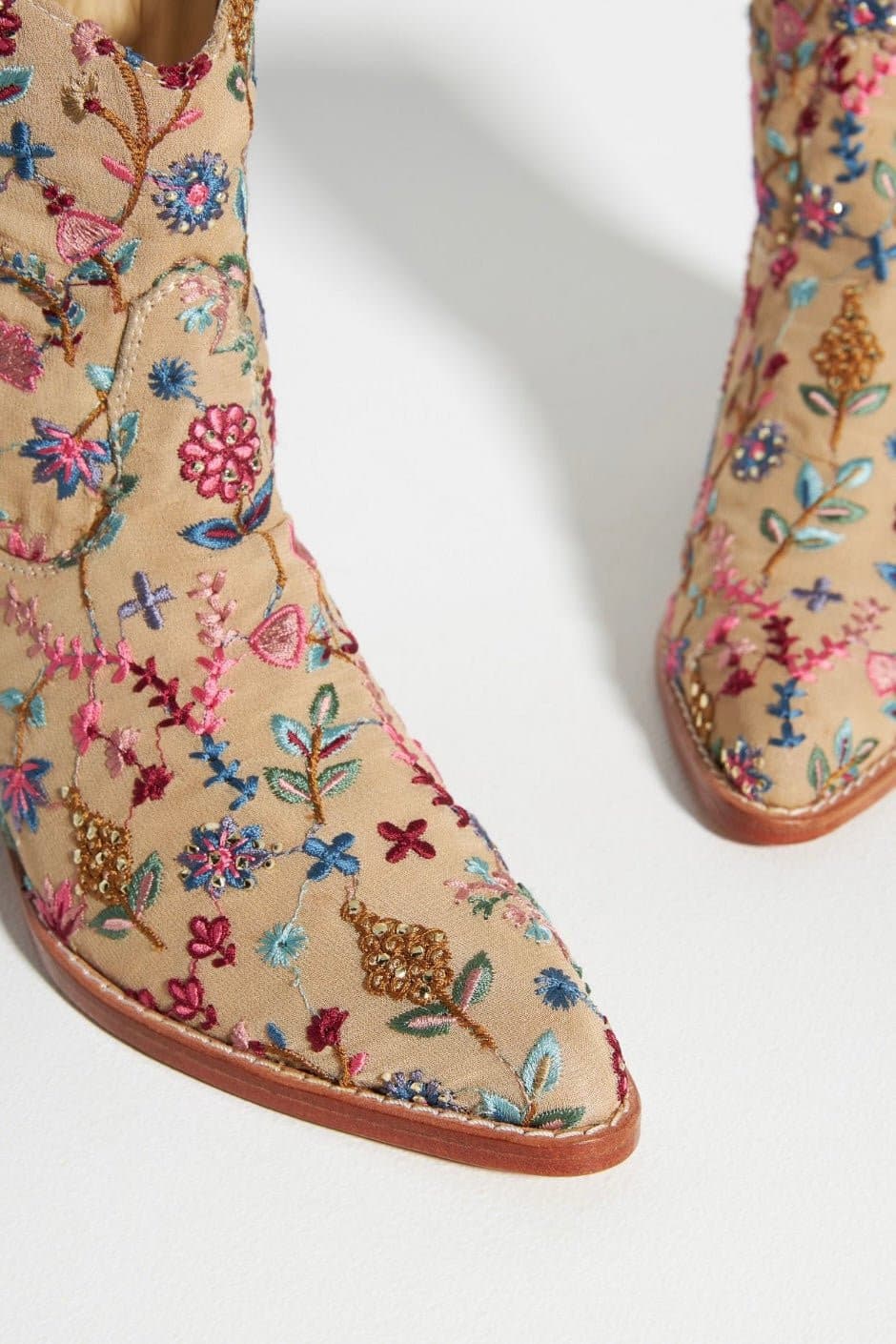 EMBROIDERED WESTERN BOOTS SUSAN X ANTHROPOLOGIE - MOMO STUDIO BERLIN - Berlin Concept Store - sustainable & ethical fashion