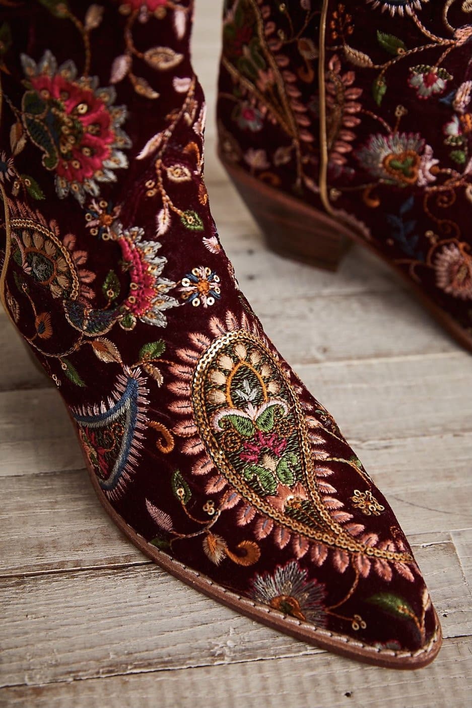 EVY EMBROIDERED VELVET BOOTS - MOMO STUDIO BERLIN - Berlin Concept Store - sustainable & ethical fashion