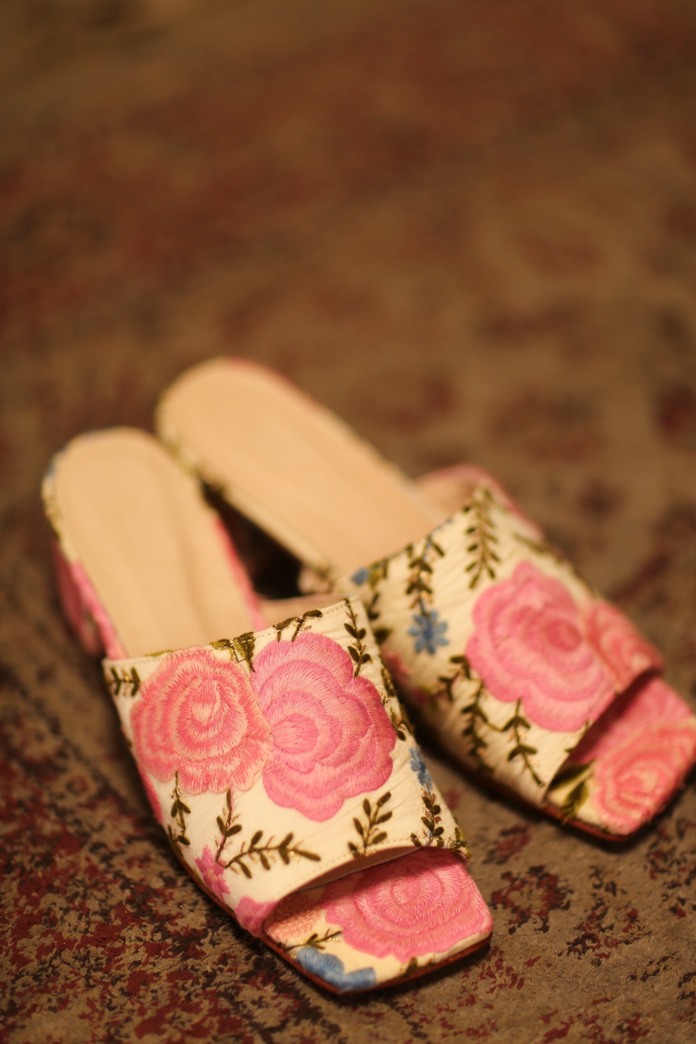 FLOWER EMBROIDERED HEELED MULES PARRA - MOMO STUDIO BERLIN - Berlin Concept Store - sustainable & ethical fashion