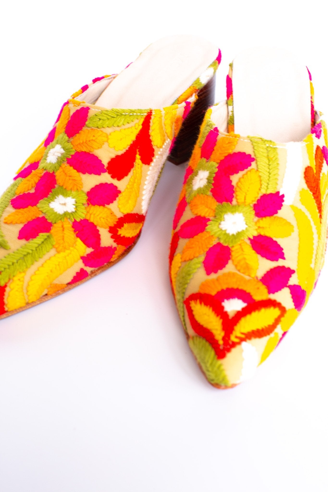 FLOWER EMBROIDERED MULES ELLIE - MOMO STUDIO BERLIN - Berlin Concept Store - sustainable & ethical fashion