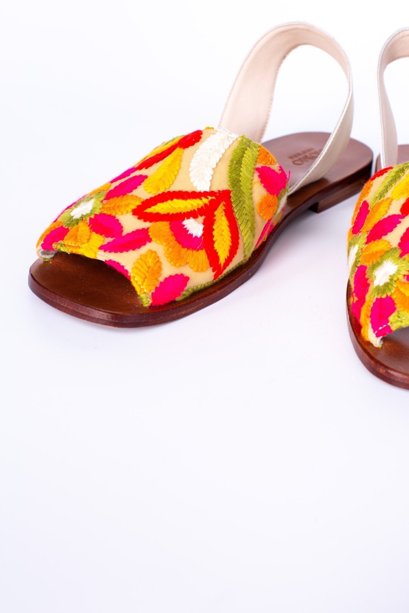 FLOWER EMBROIDERED SANDALS DESSA - MOMO STUDIO BERLIN - Berlin Concept Store - sustainable & ethical fashion