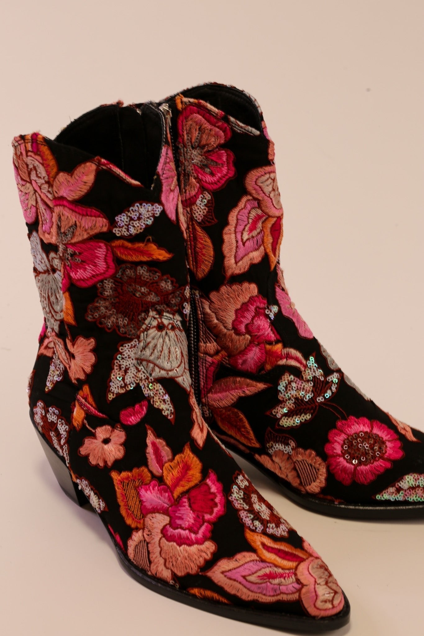 FLOWER SEQUIN EMBROIDERED BOOTS LISA - MOMO STUDIO BERLIN - Berlin Concept Store - sustainable & ethical fashion