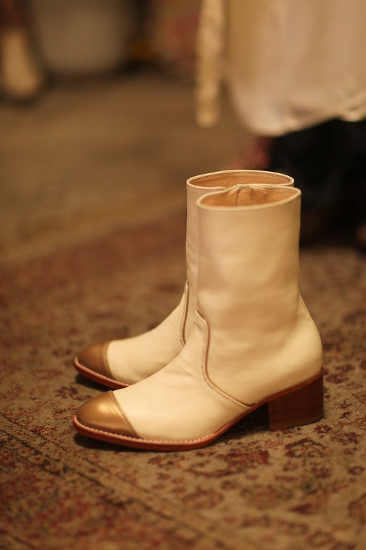 GOLD CAP CREAM BOOTS REYAL - MOMO STUDIO BERLIN - Berlin Concept Store - sustainable & ethical fashion