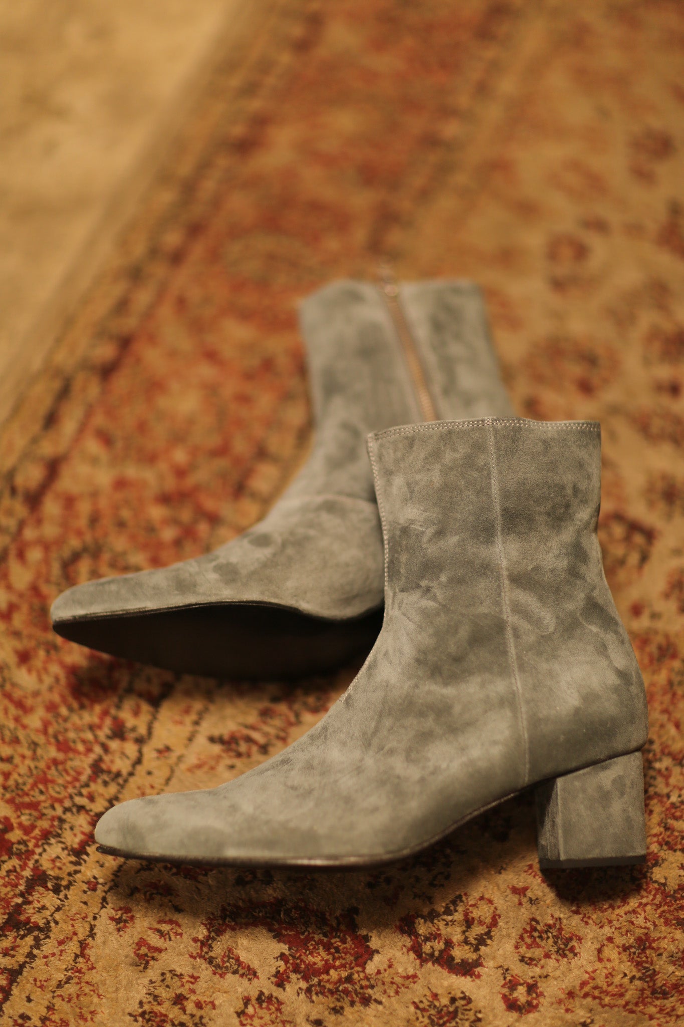 GREY SUEDE BOOTS MOODS - MOMO STUDIO BERLIN - Berlin Concept Store - sustainable & ethical fashion