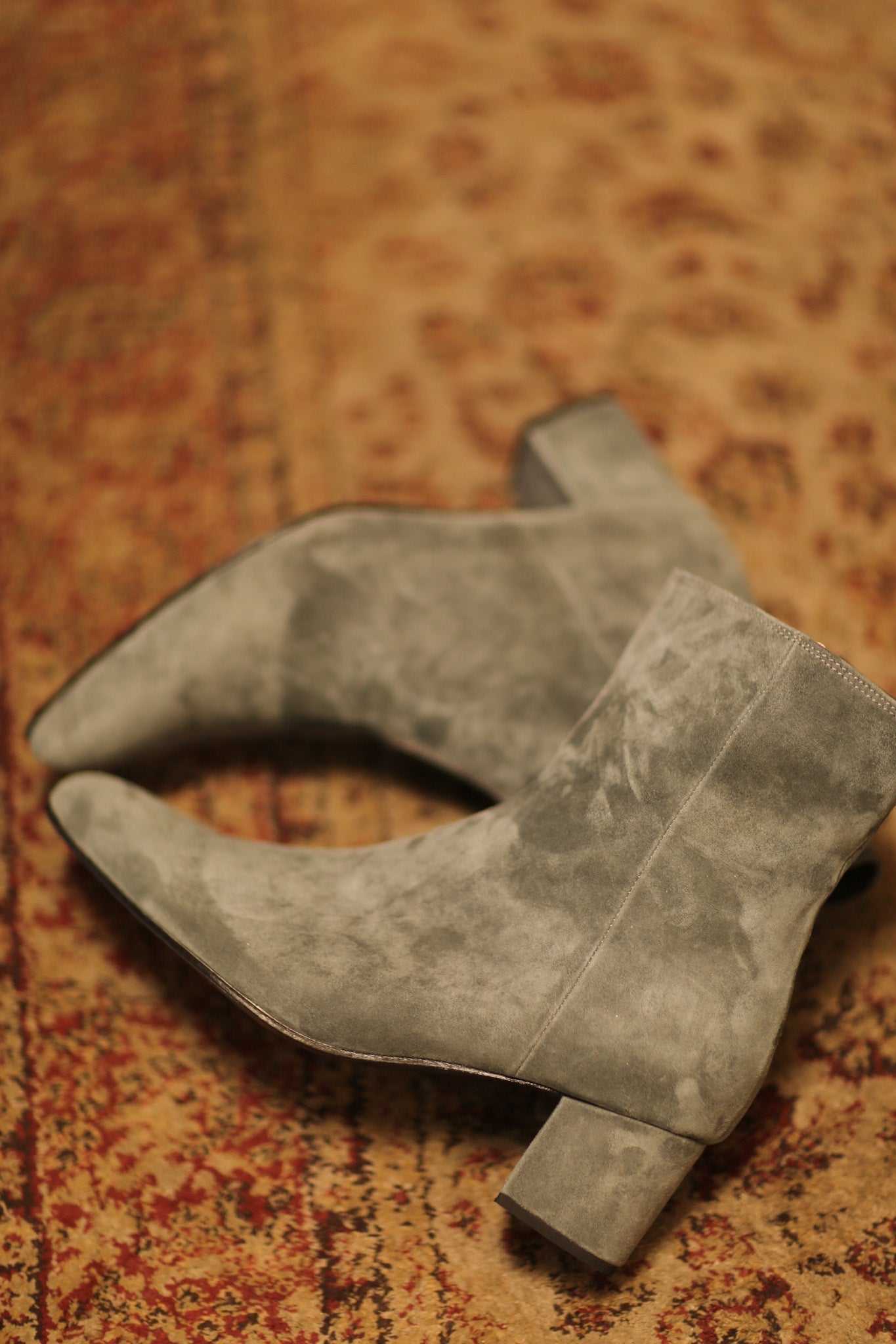 GREY SUEDE BOOTS MOODS - MOMO STUDIO BERLIN - Berlin Concept Store - sustainable & ethical fashion