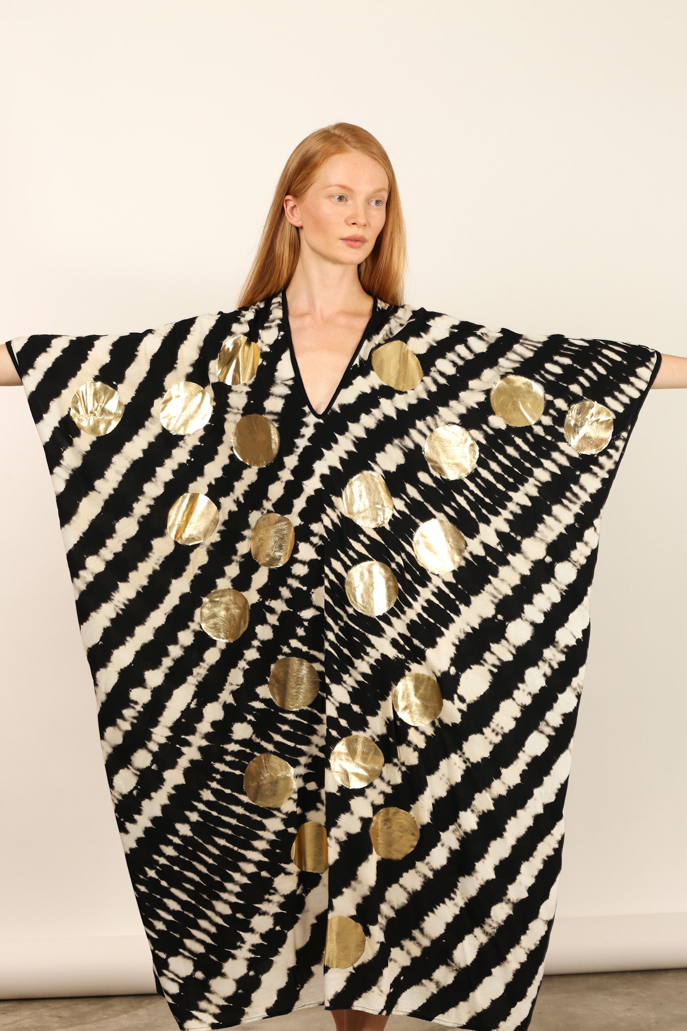 HAND BATIK GOLD DOT KAFTAN LIENA - MOMO STUDIO BERLIN - Berlin Concept Store - sustainable & ethical fashion