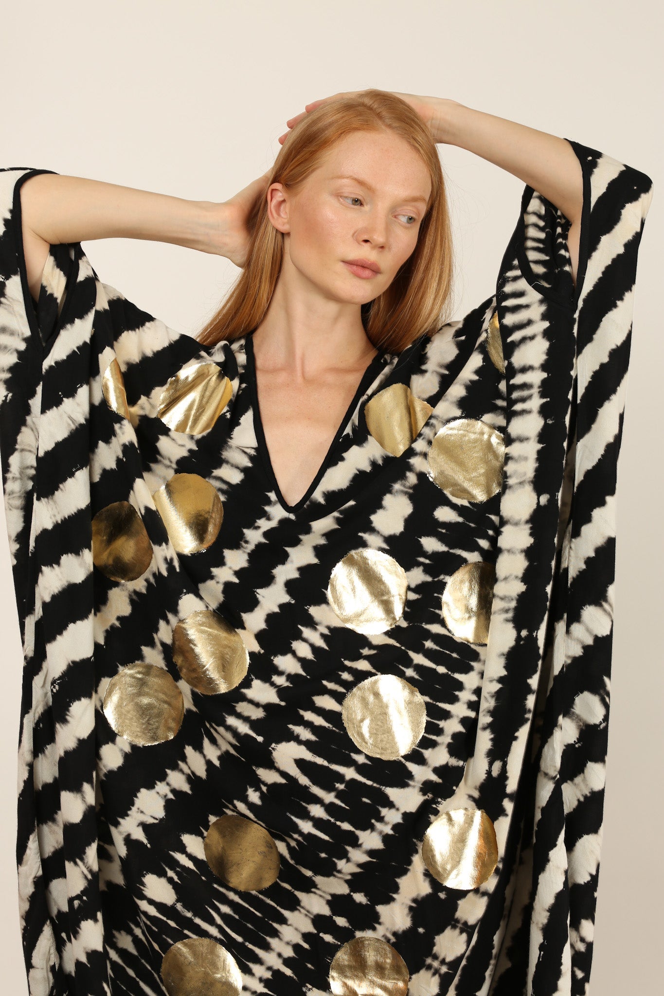 HAND BATIK GOLD DOT KAFTAN LIENA - MOMO STUDIO BERLIN - Berlin Concept Store - sustainable & ethical fashion