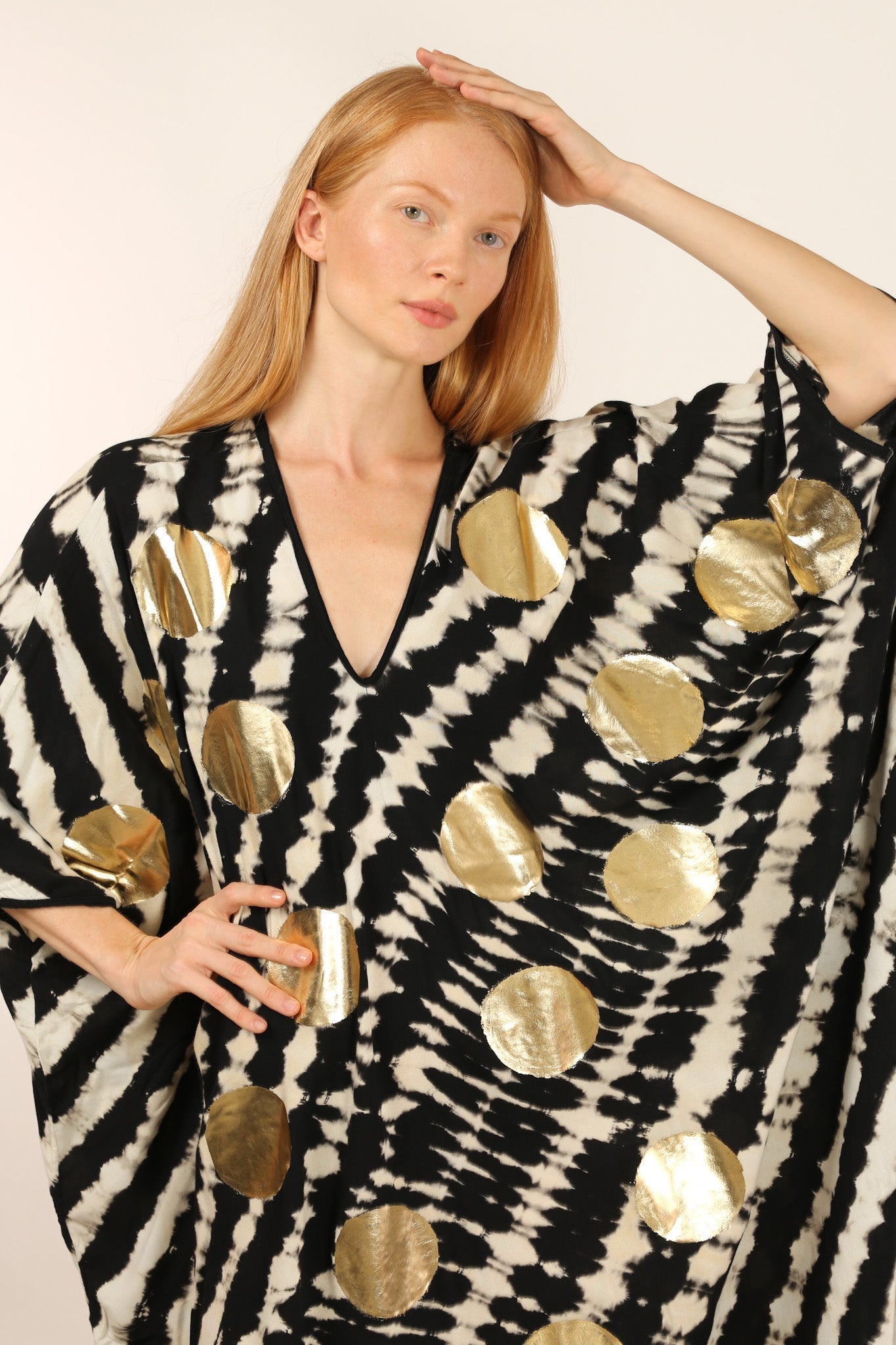 HAND BATIK GOLD DOT KAFTAN LIENA - MOMO STUDIO BERLIN - Berlin Concept Store - sustainable & ethical fashion