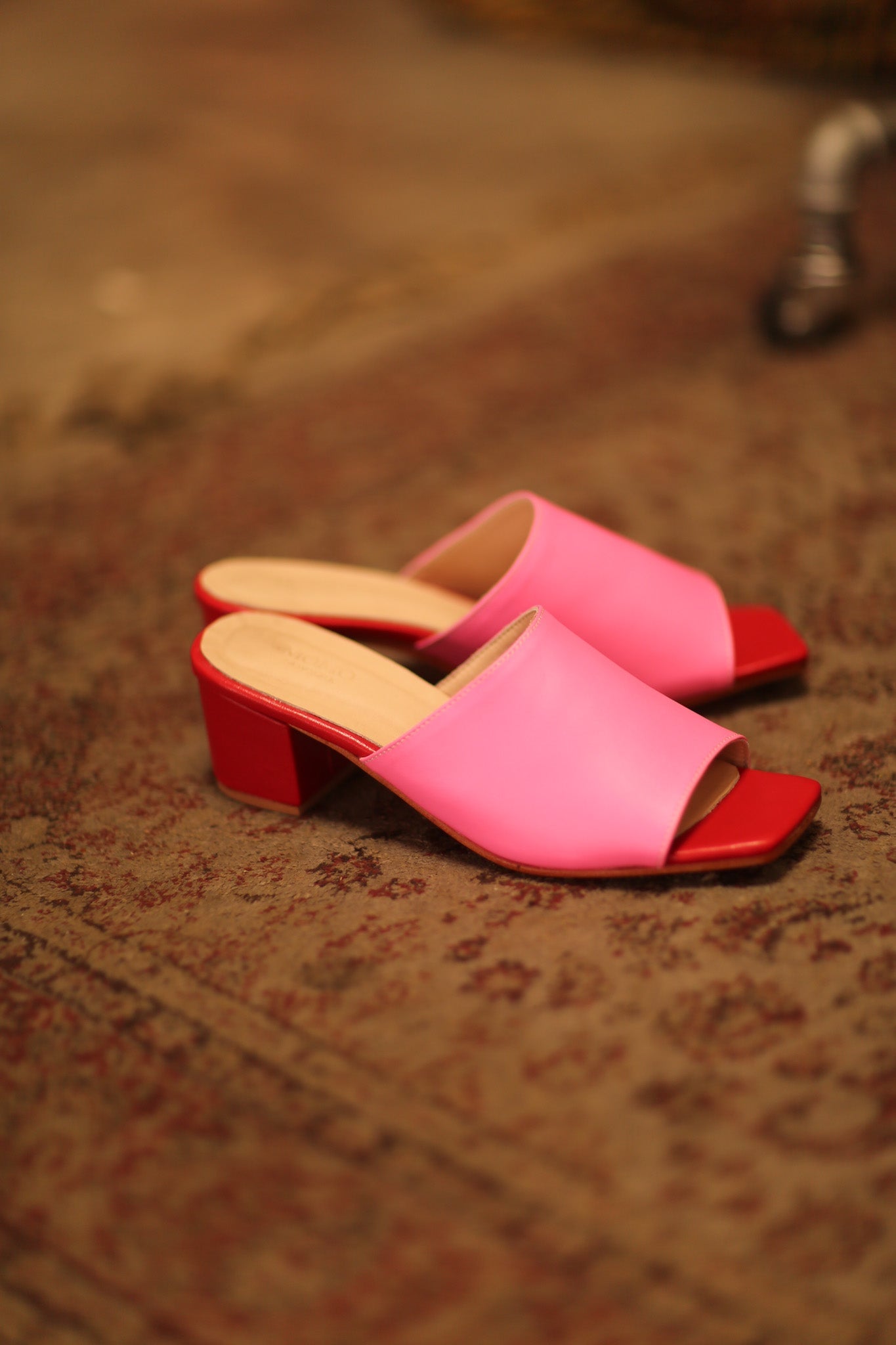 HANDCRAFTED LEATHER MULES LORIN PINK RED - MOMO STUDIO BERLIN - Berlin Concept Store - sustainable & ethical fashion