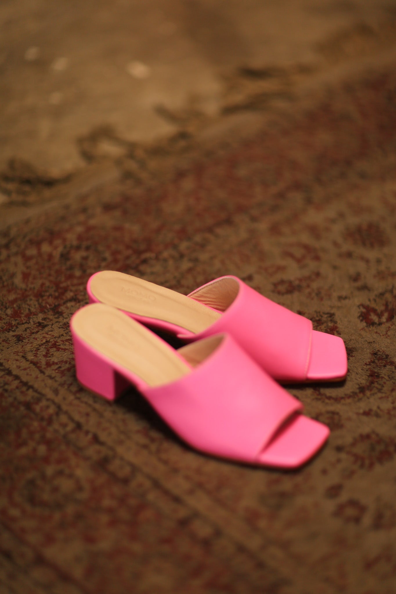 HANDCRAFTED LEATHER MULES LORIN PINK RED - MOMO STUDIO BERLIN - Berlin Concept Store - sustainable & ethical fashion