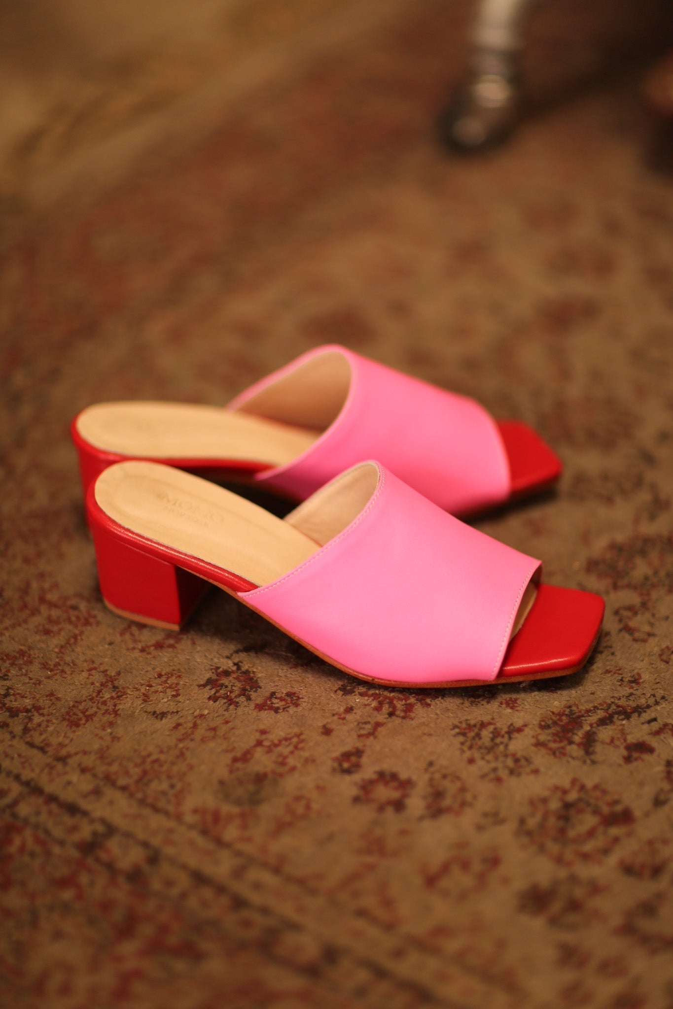 HANDCRAFTED LEATHER MULES LORIN PINK RED - MOMO STUDIO BERLIN - Berlin Concept Store - sustainable & ethical fashion