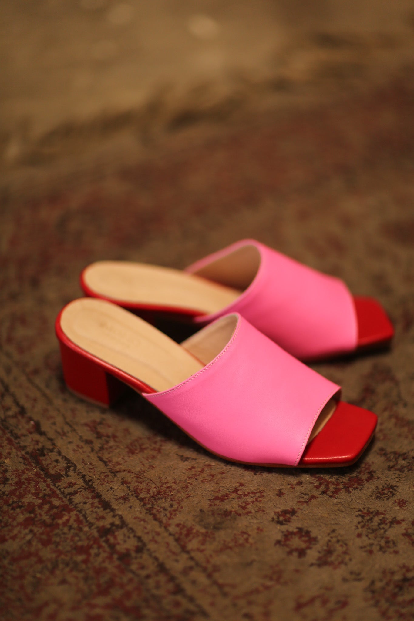 HANDCRAFTED LEATHER MULES LORIN PINK RED - MOMO STUDIO BERLIN - Berlin Concept Store - sustainable & ethical fashion
