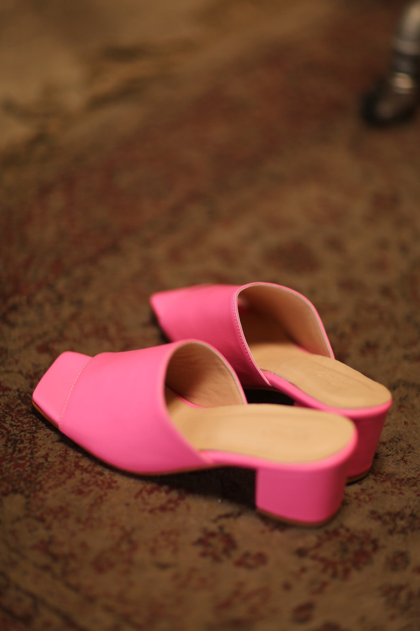 HANDCRAFTED LEATHER MULES LORIN PINK RED - MOMO STUDIO BERLIN - Berlin Concept Store - sustainable & ethical fashion