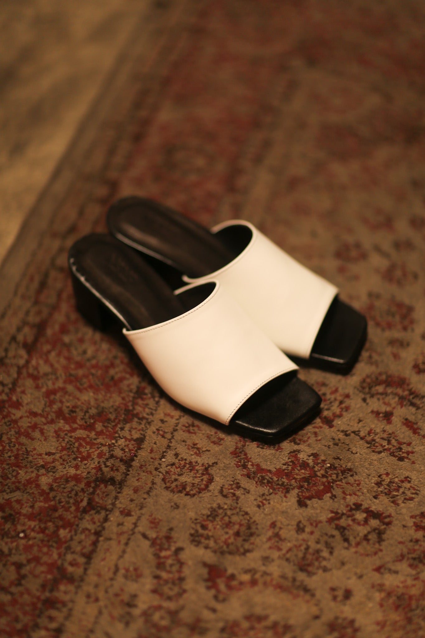 HEELED MULES LORIN WHITE BLACK - MOMO STUDIO BERLIN - Berlin Concept Store - sustainable & ethical fashion