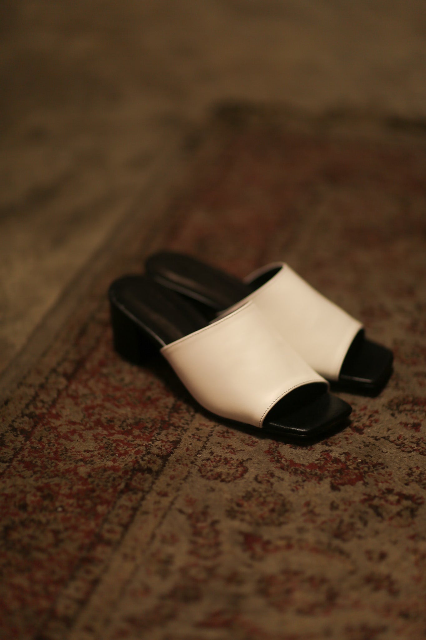 HEELED MULES LORIN WHITE BLACK - MOMO STUDIO BERLIN - Berlin Concept Store - sustainable & ethical fashion