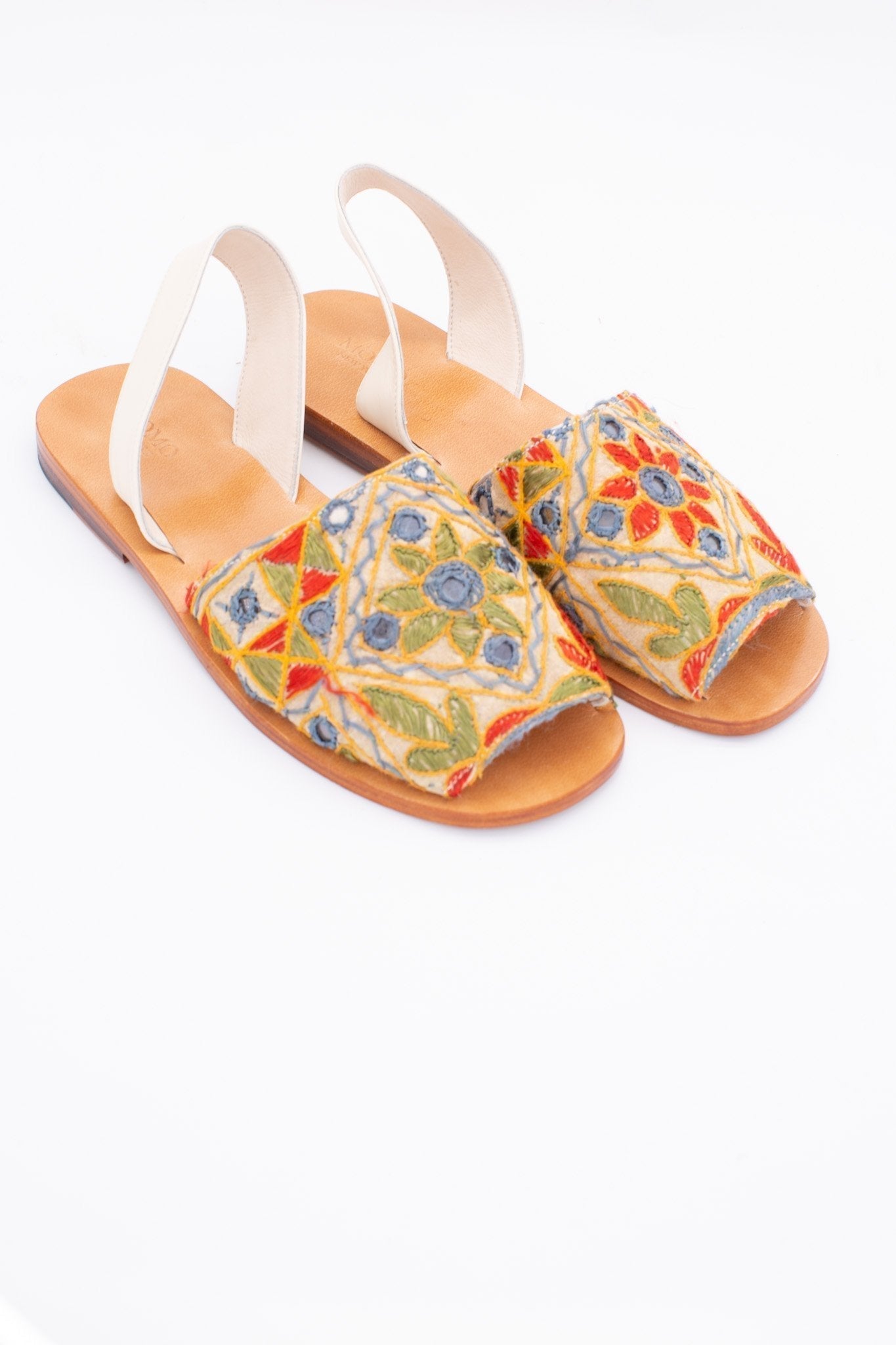 INDIAN EMBROIDERED LEATHER SANDALS DESSA - MOMO STUDIO BERLIN - Berlin Concept Store - sustainable & ethical fashion